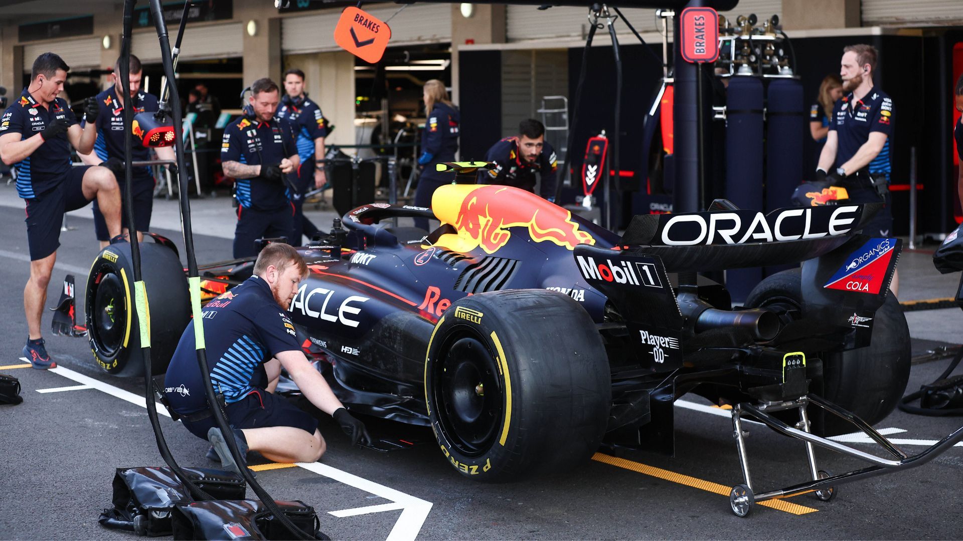 1920x1080 It's the Most Underrated Job”: Red Bull Pit Crew Leader Reveals One Position He'd Never Want to Be Put In