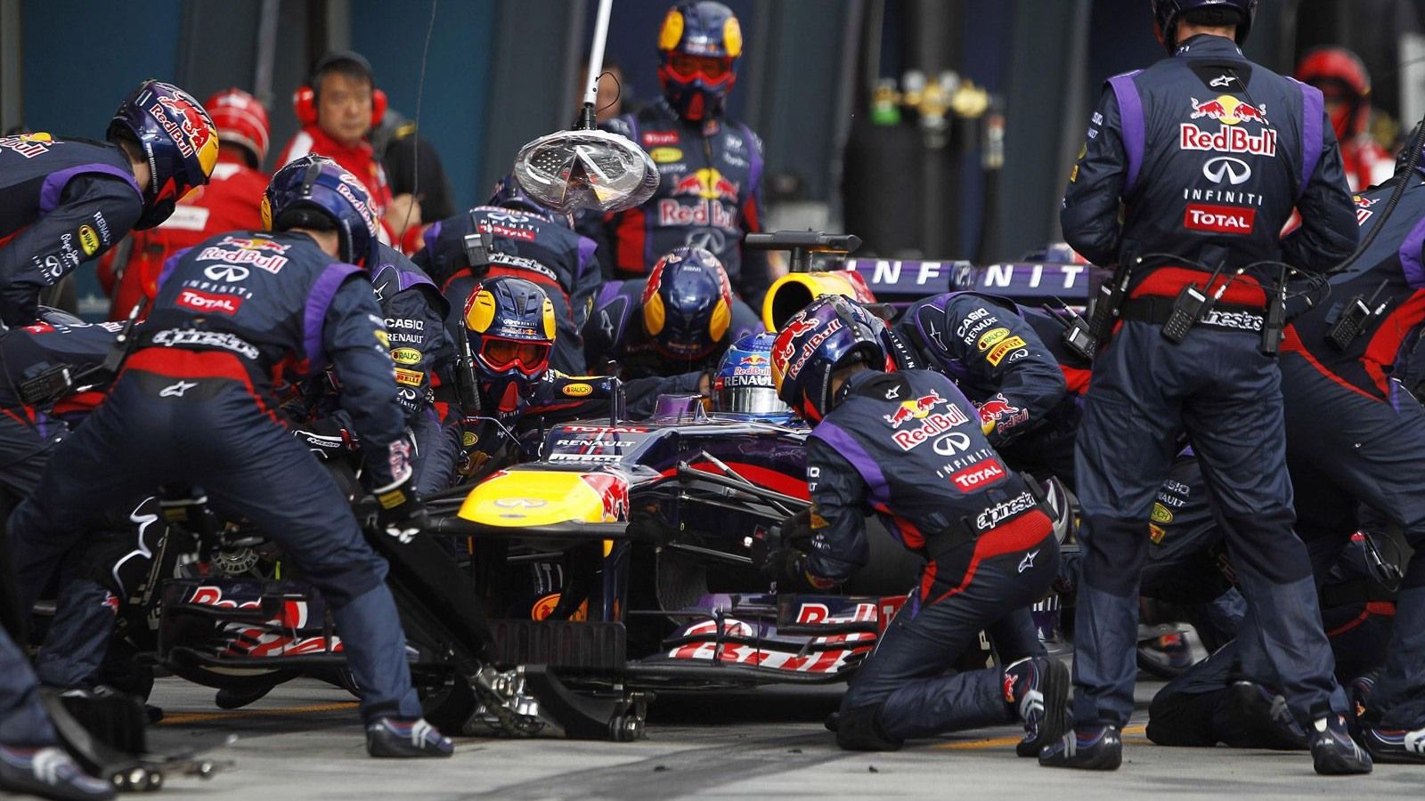 1600x900 Watch Red Bull Racing Execute An F1 Tire Change In A Record 2.05 Seconds: Video