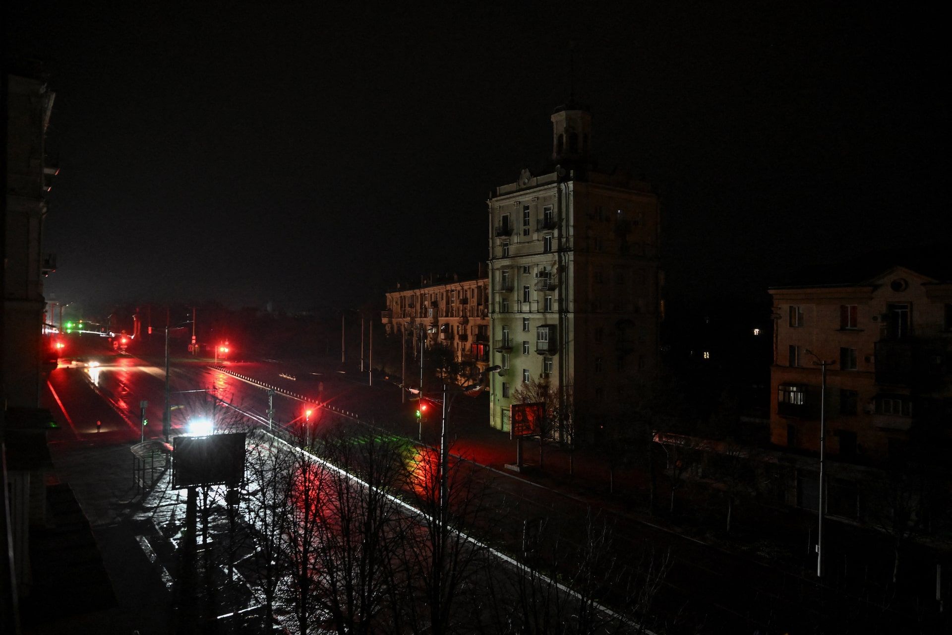 1920x1280 Russian strikes knock out power in southeastern Ukraine, energy ministry says
