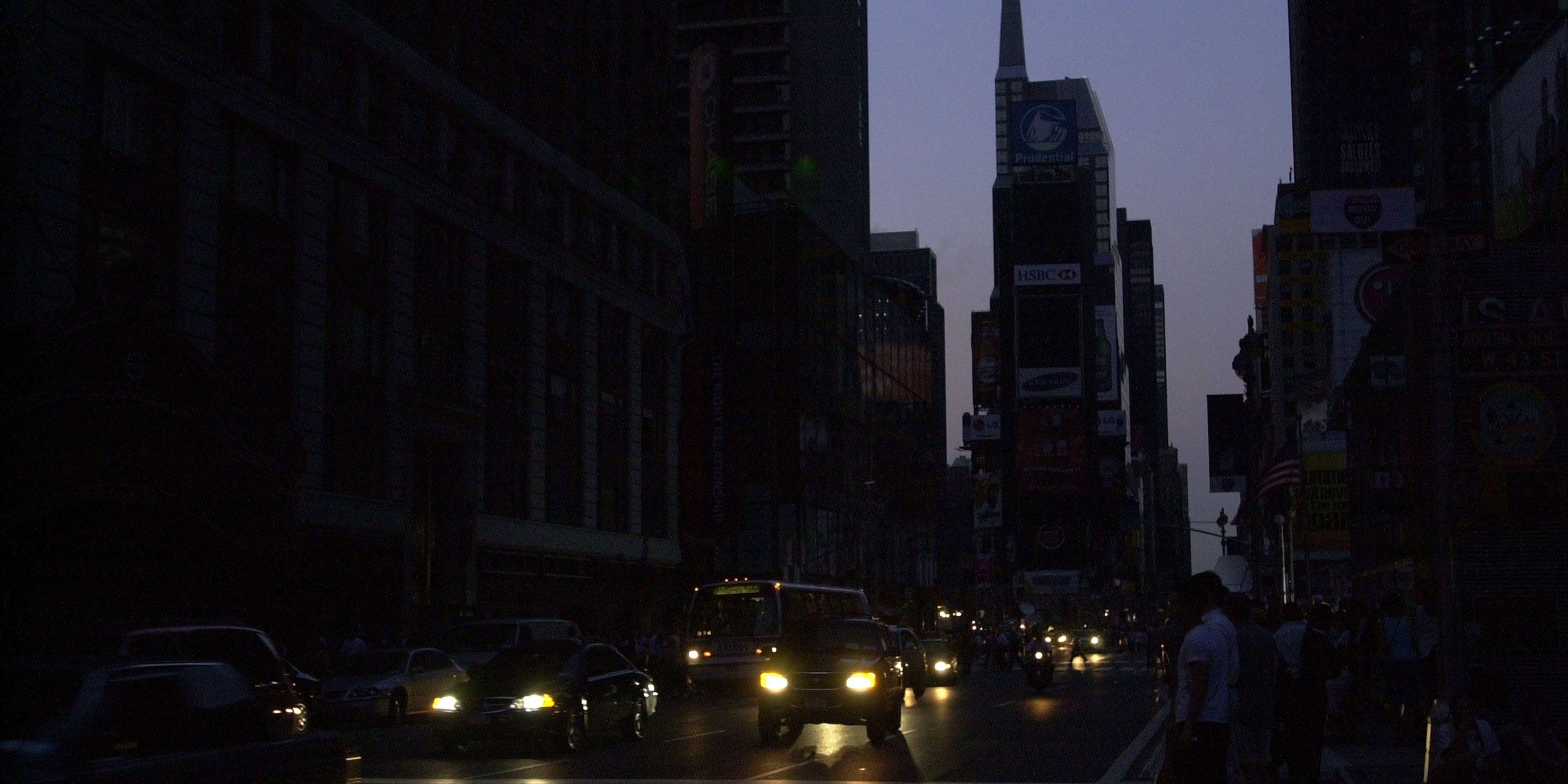 3840x1920 Photos of the 2003 Blackout: When the Northeast Went Dark