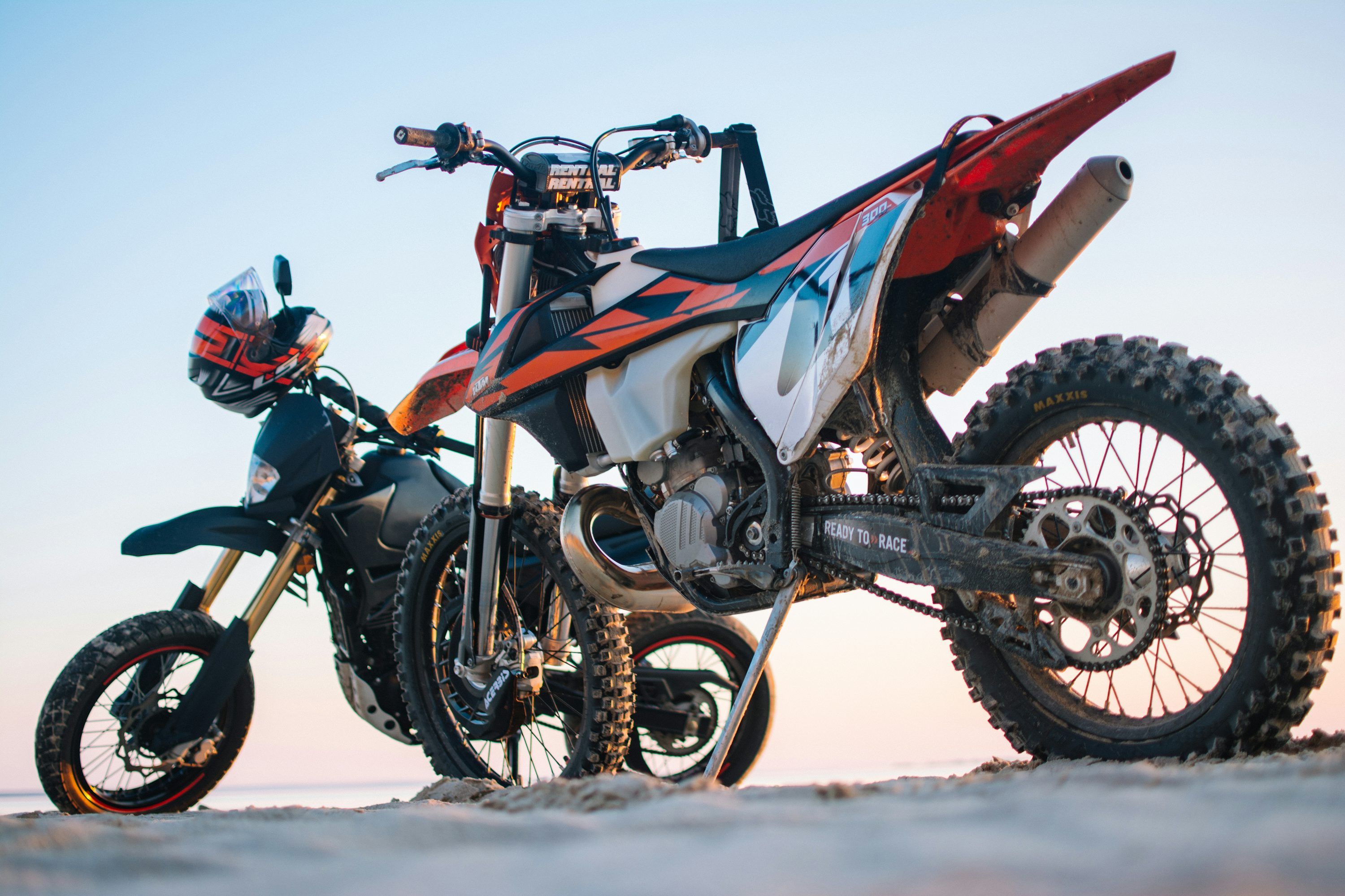 3000x2000 Dirt Bike Wallpaper: Free HD Download [4K]