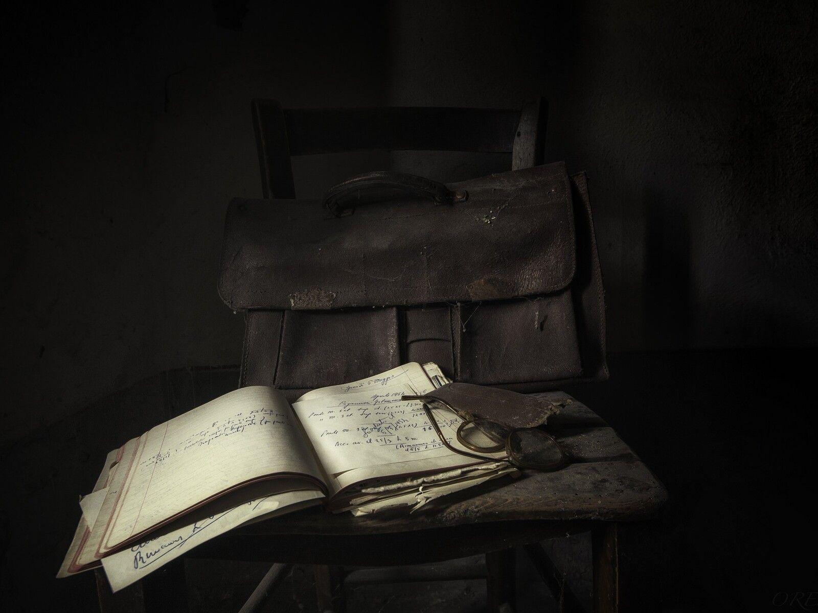1600x1200 Old Dusty Bag 1600x1200 Resolution HD 4k Wallpaper, Image, Background, Photo and Picture