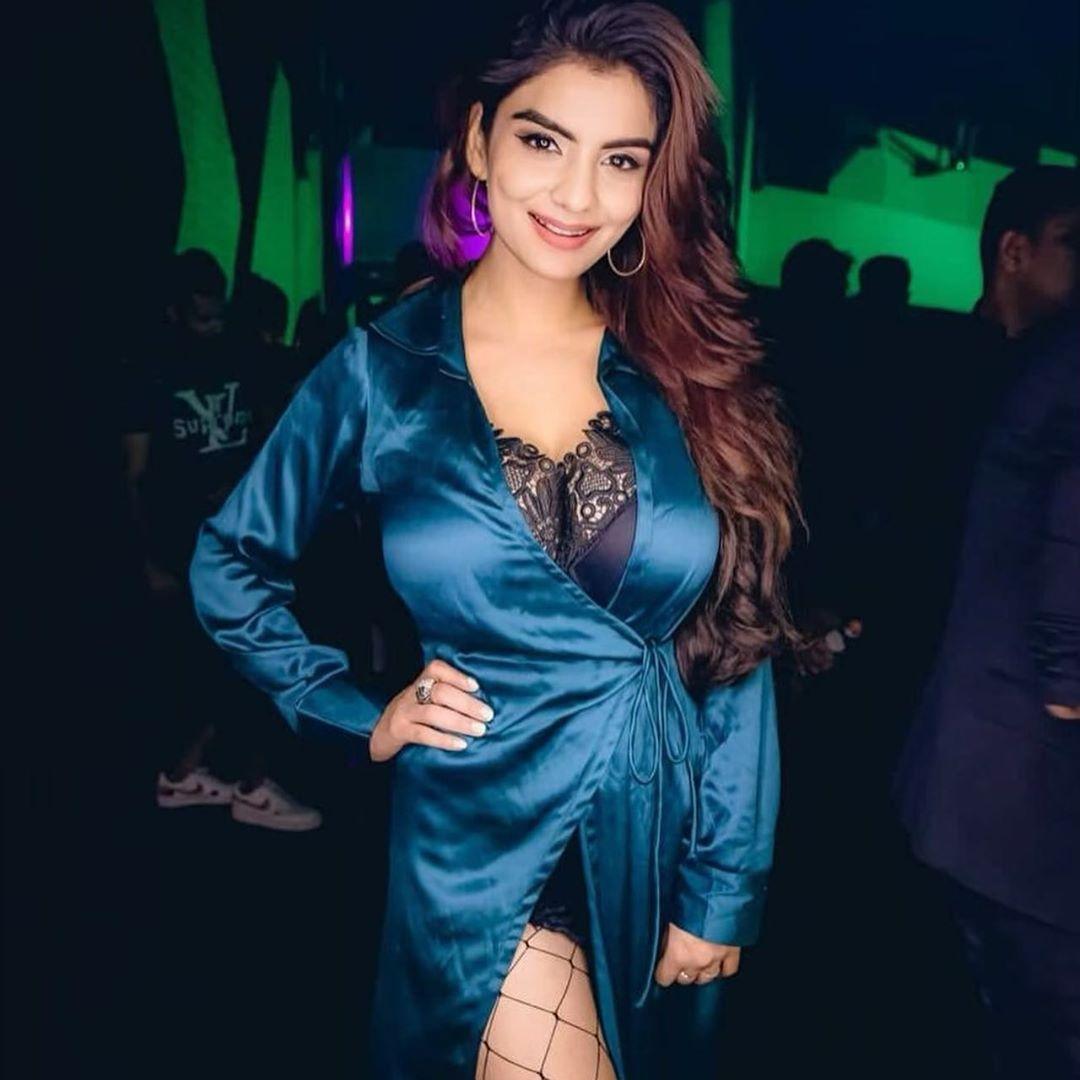 1080x1080 Anveshi Jain Photo: Latest Anveshi Jain Image, HD Wallpaper, Picture, Gallery of Actor Anveshi Jain