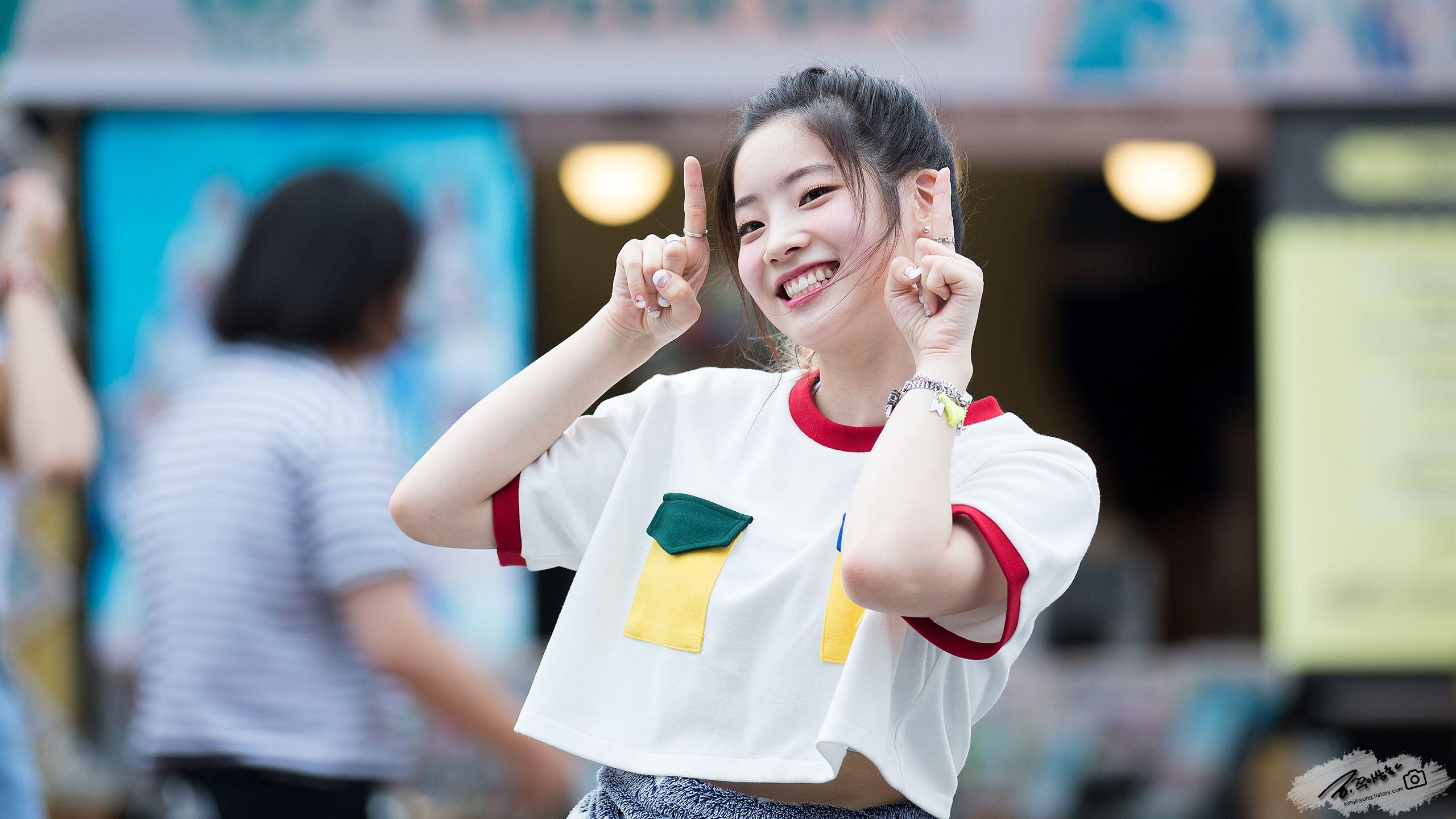 2560x1440 Kim Da Hyun Wallpaper