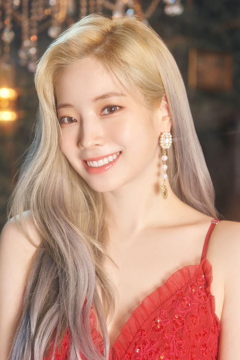 800x1200 TWICE. Gallery