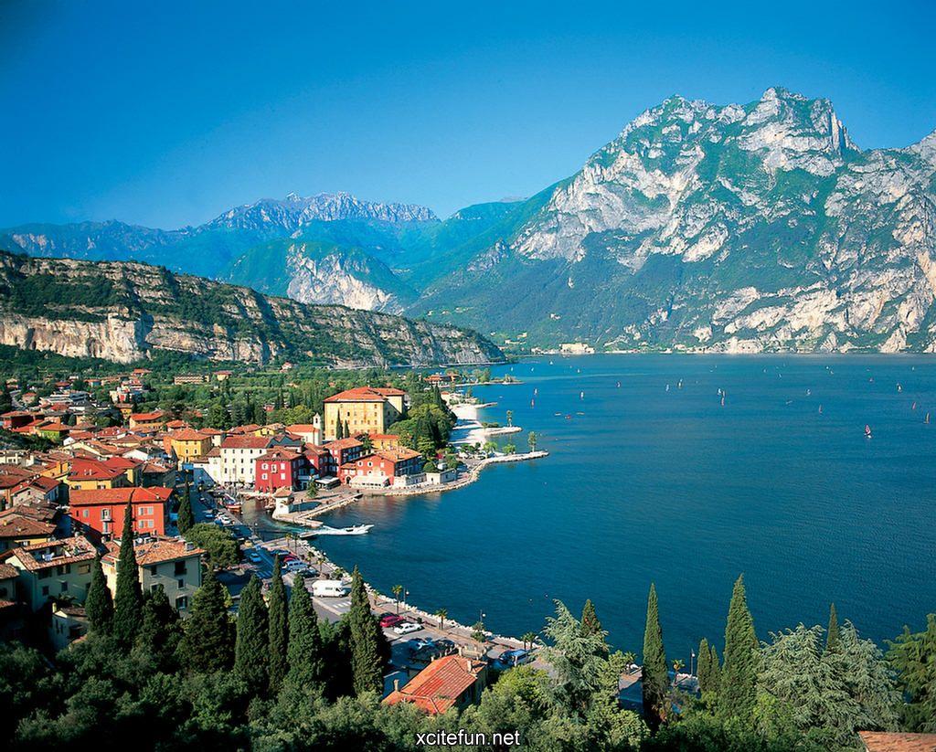 1024x823 Lake Garda Italy HQ Wallpaper