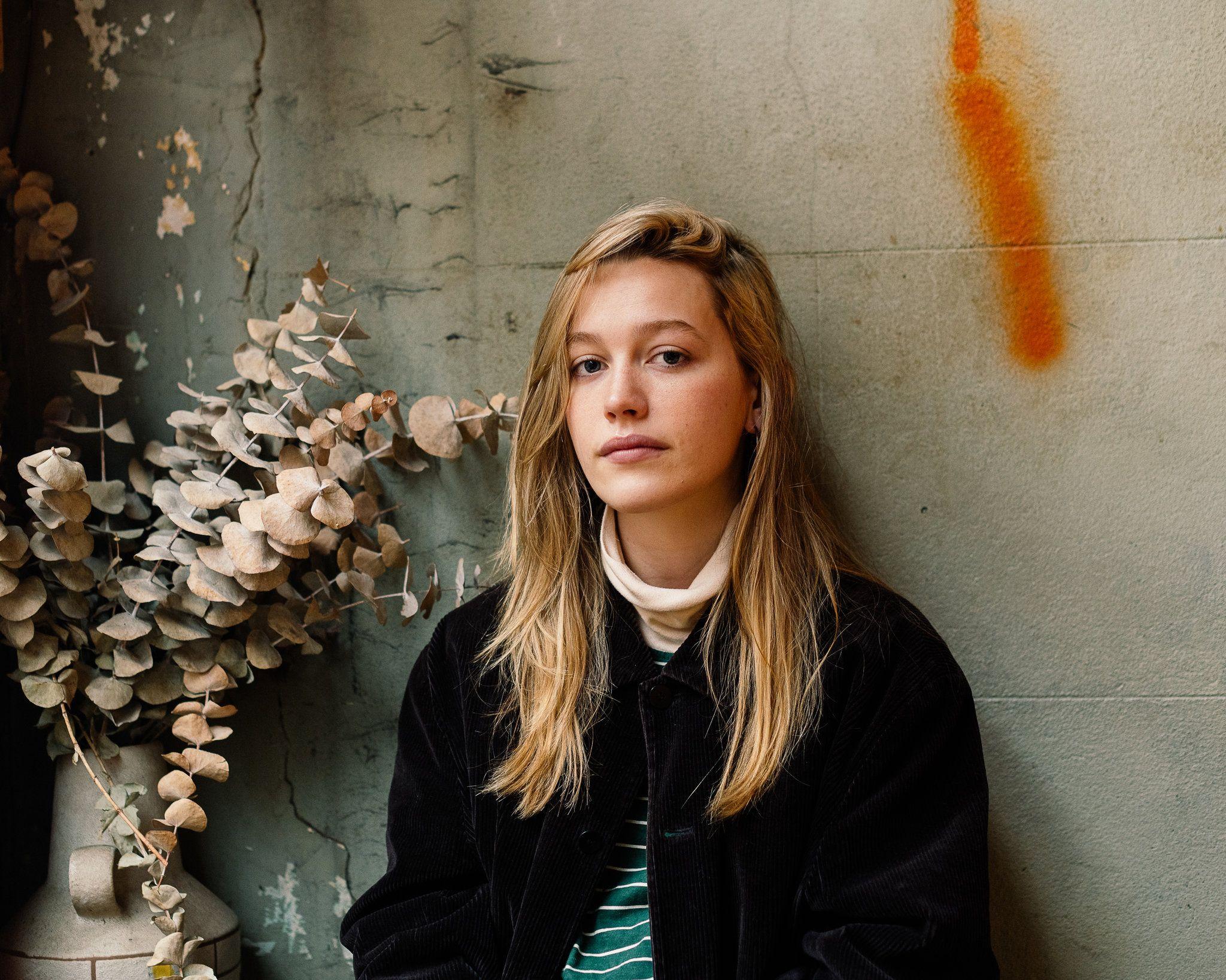 2048x1638 That Intense New Character on 'You'? Victoria Pedretti 'Had the Tools'