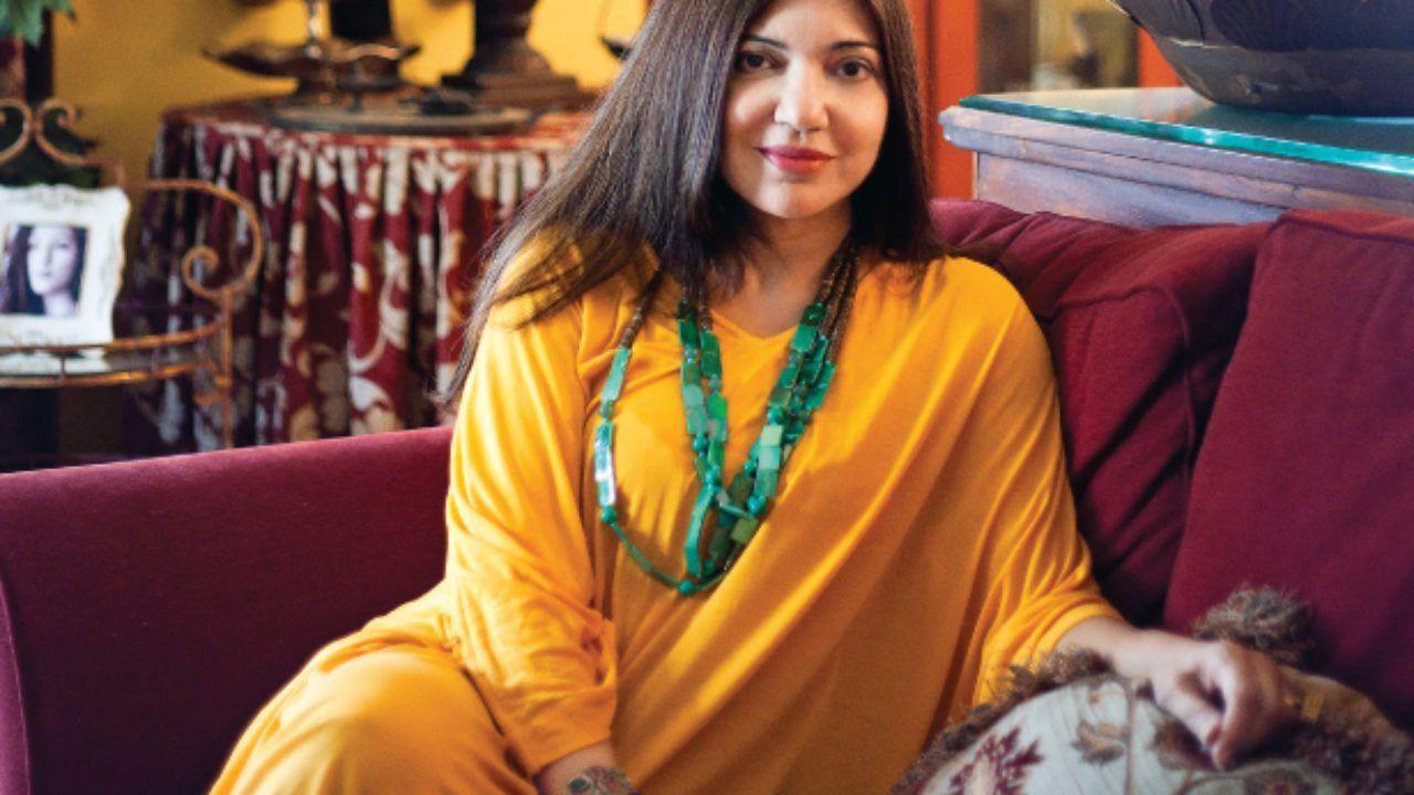 1280x720 Alka Yagnik Age, Husband, Children, Family, Biography & More StarsUnfolded