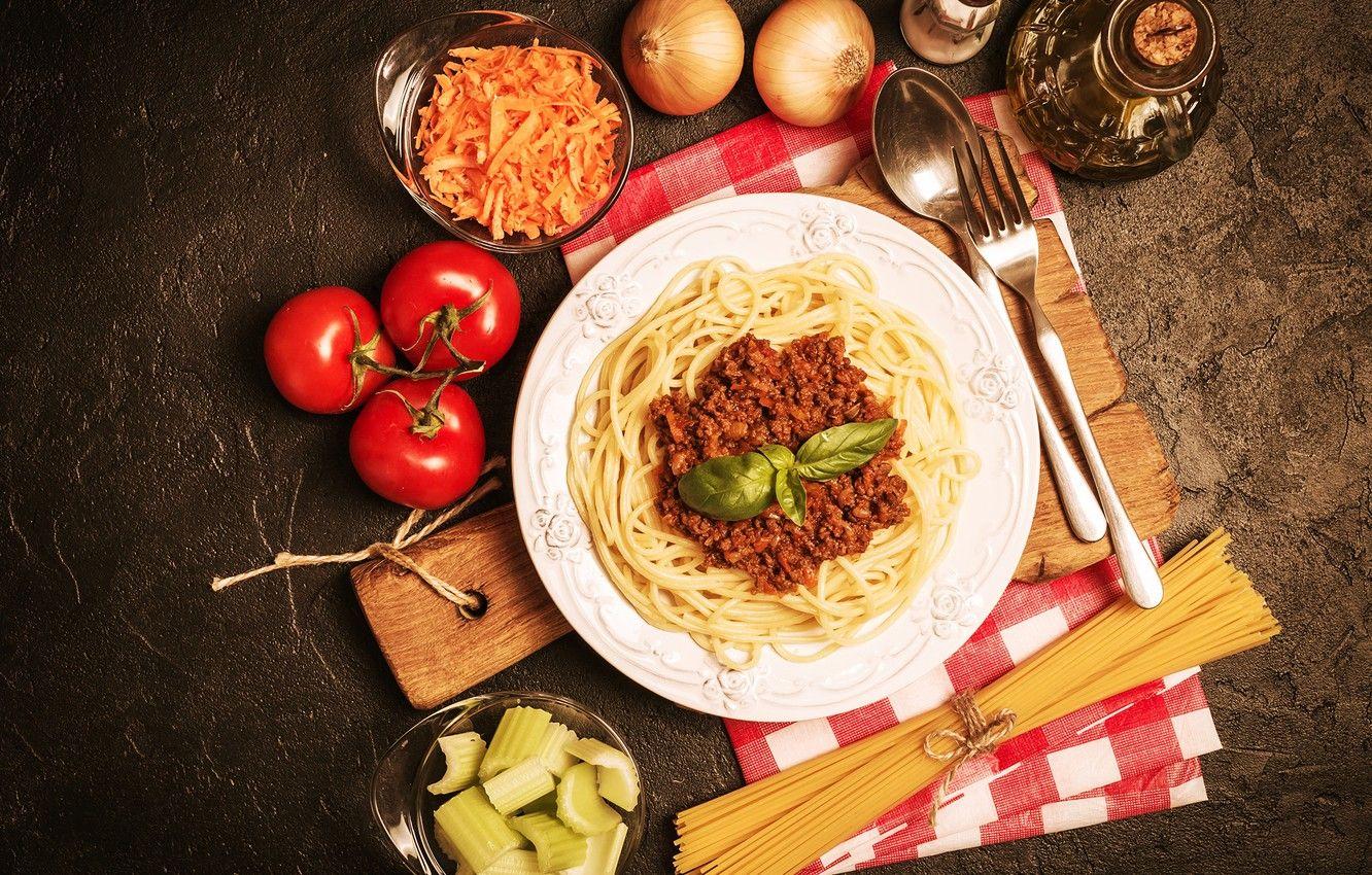 1332x850 Wallpaper oil, plate, tomatoes, dish, pasta image for desktop, section еда