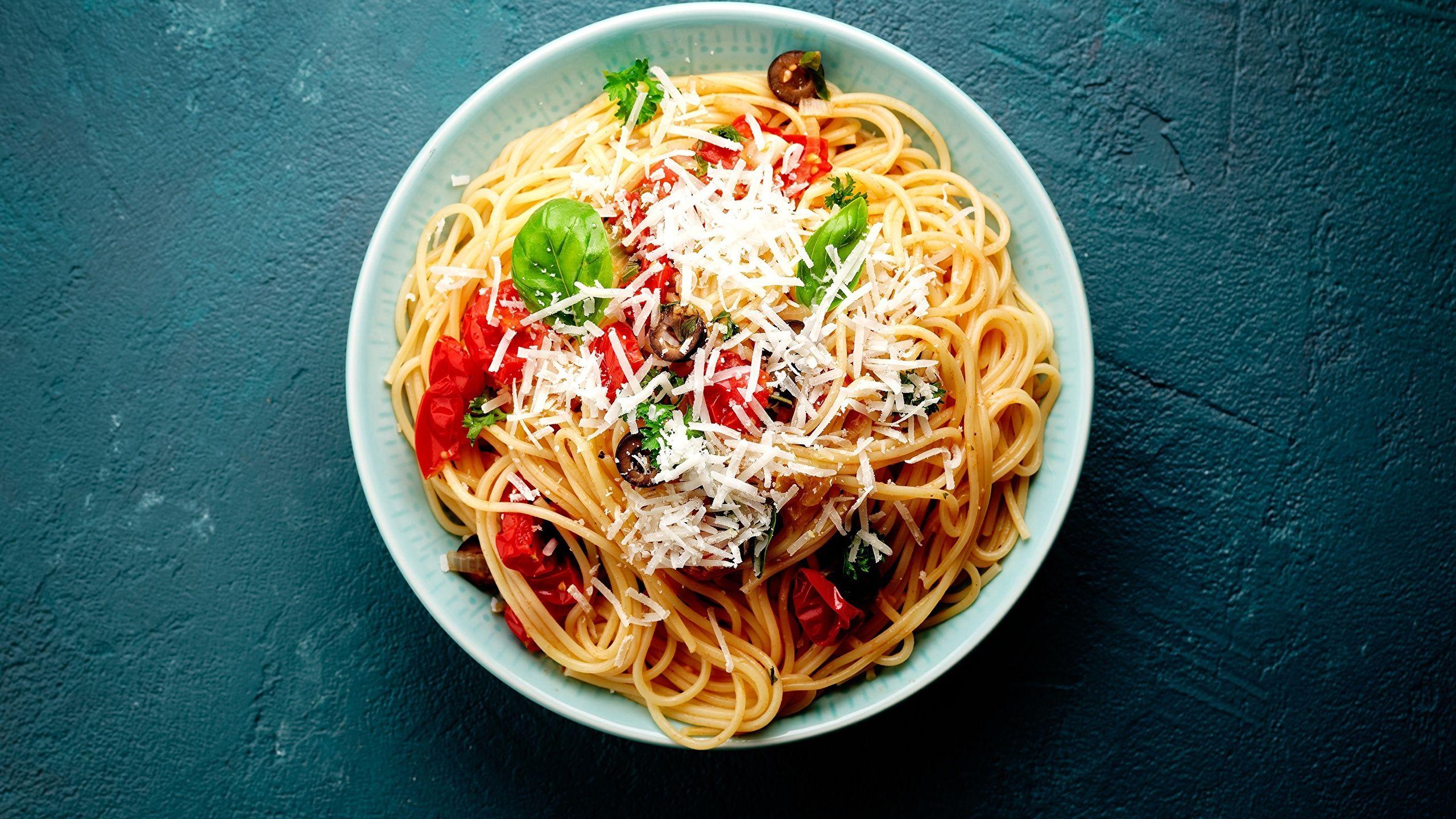 2560x1440 Wallpaper Pasta Cheese Food Plate 2560x1440