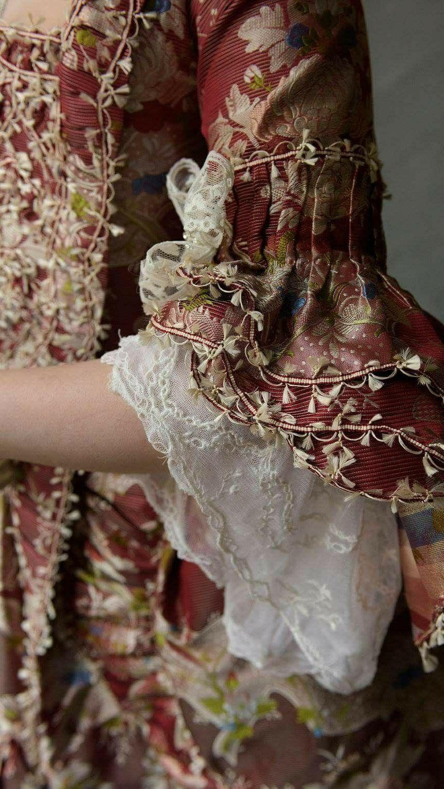 863x1534 Classical Wallpaper