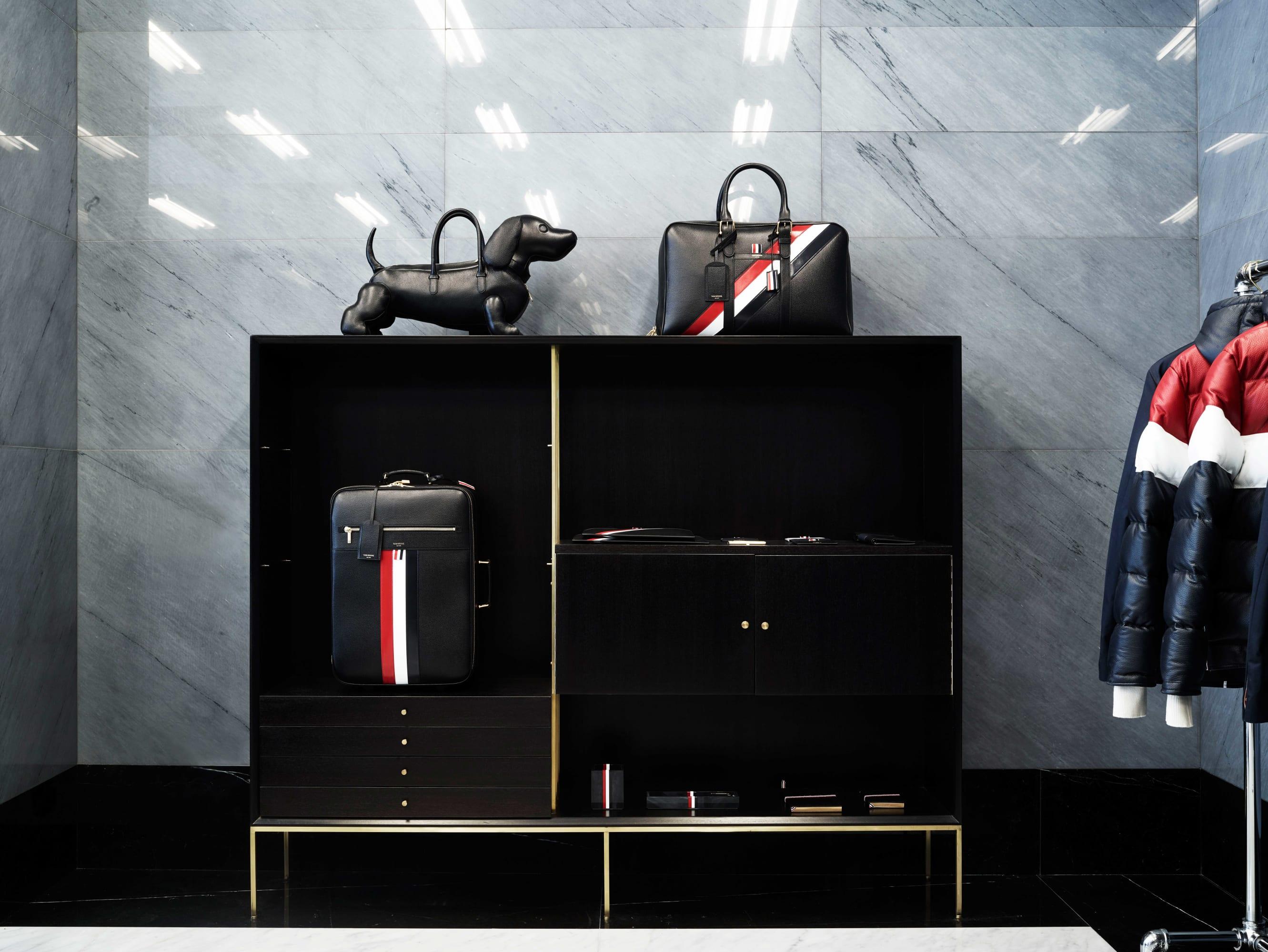 2662x2000 Asastudio · AUSTERE ELEGANCE. THOM BROWNE STORE LONDON ALBERMARLE STREET · Divisare