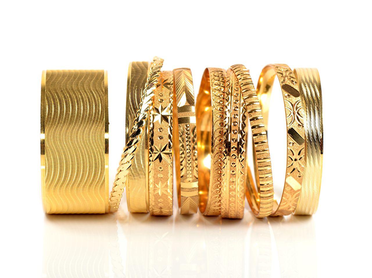 1280x956 Desktop Wallpaper White background Gold Bracelet Jewelry