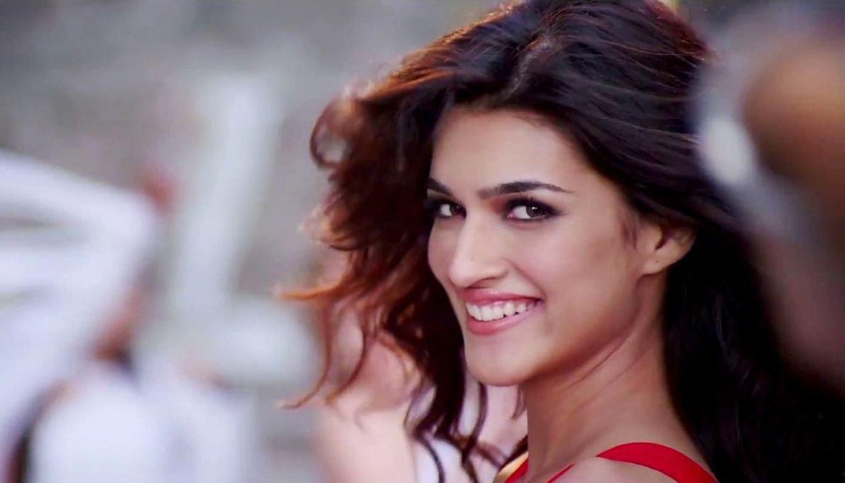 1190x681 kriti sanon hot HD wallpaper 1545 - Kriti Sanon HD Wallpaper