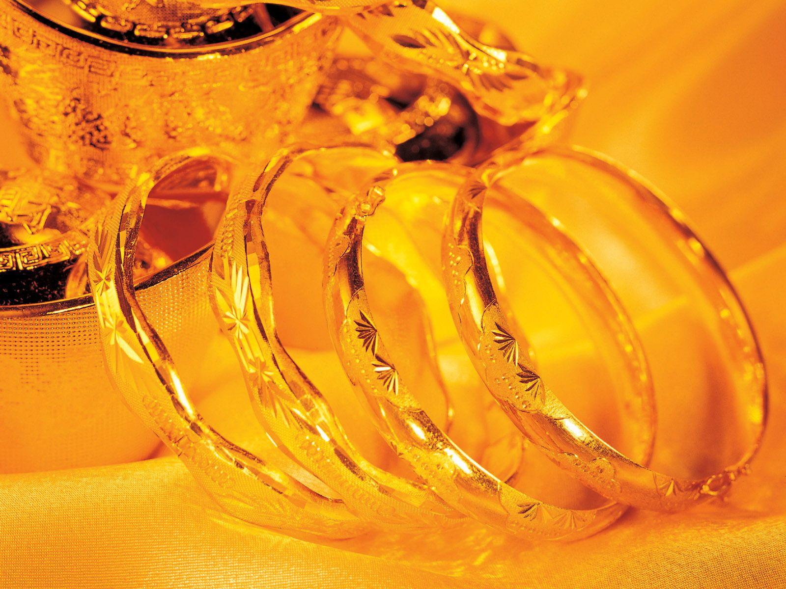 1600x1200 Gold jewelry Desktop wallpaper 1280x800