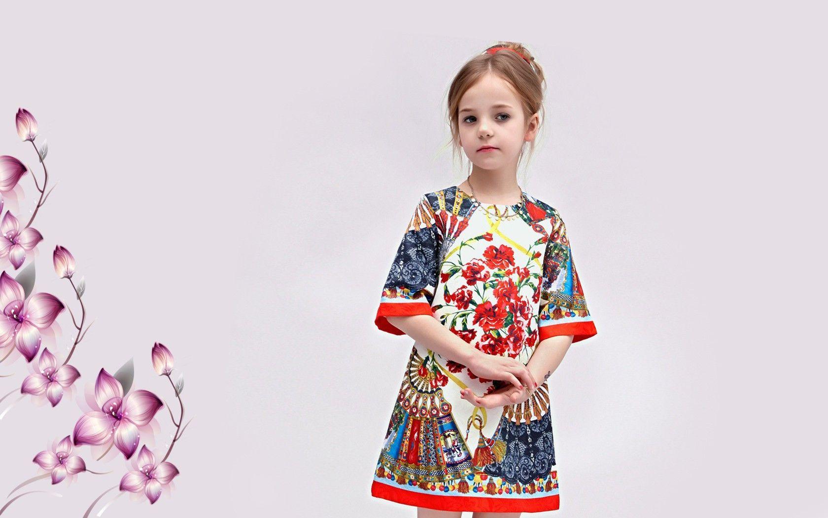 1680x1050 Girl Dress Wallpaper