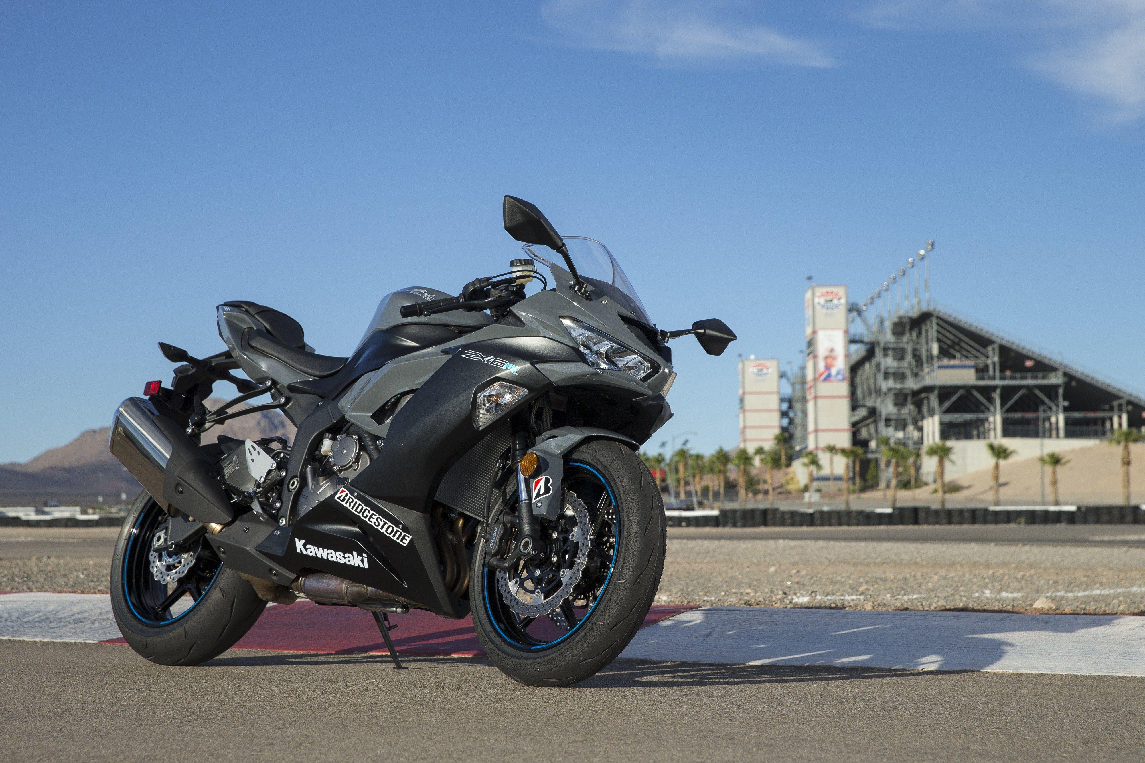 4000x2667 Kawasaki Ninja Zx 10r Wallpaper