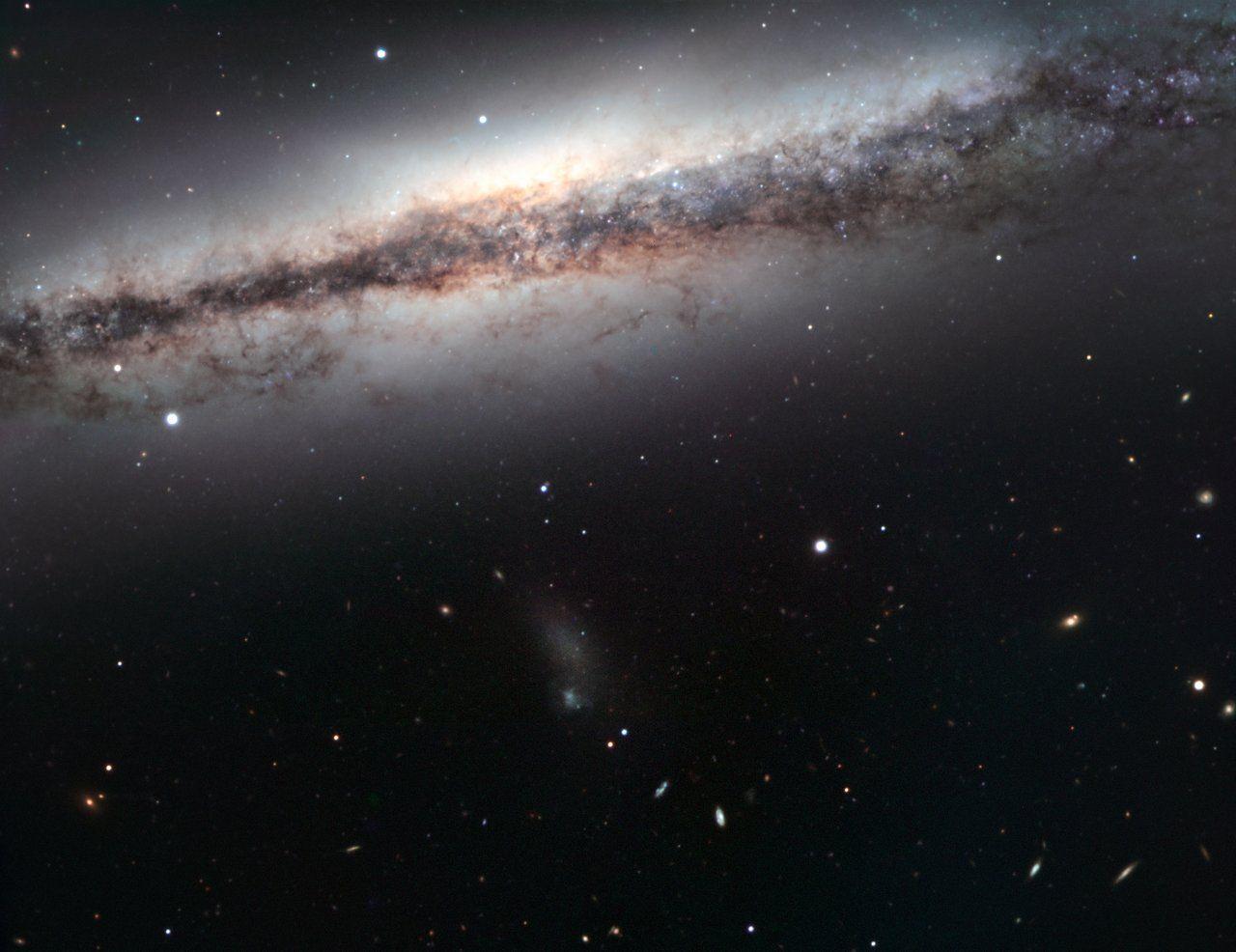 1280x986 The oddest member of the Leo Triplet
