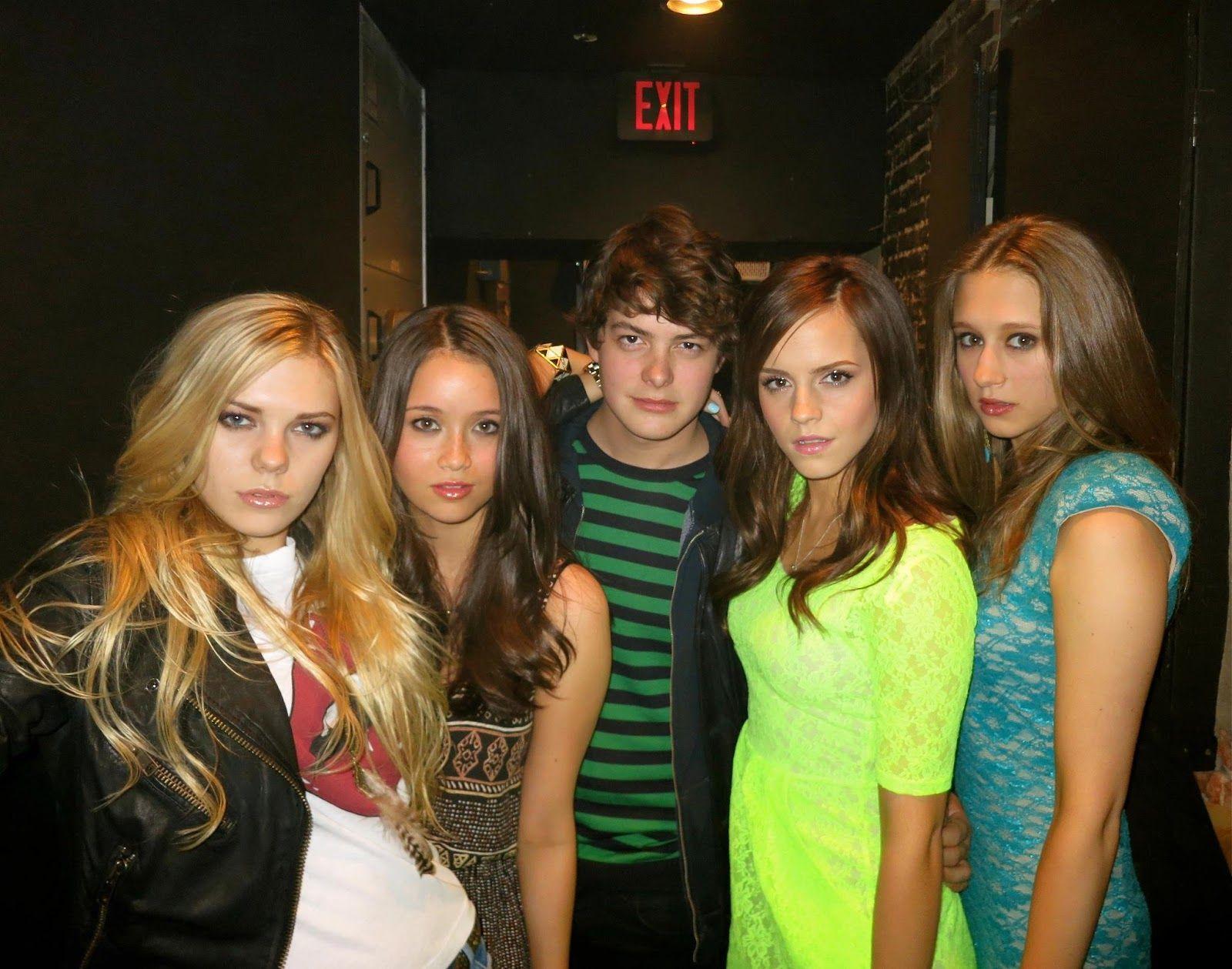 1600x1259 bling ring