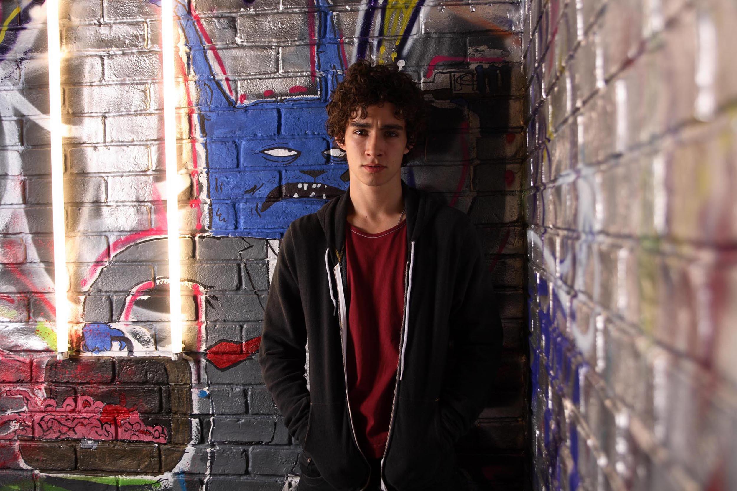 2500x1666 Robert Sheehan leaves Misfits cast. Nothing to See Here