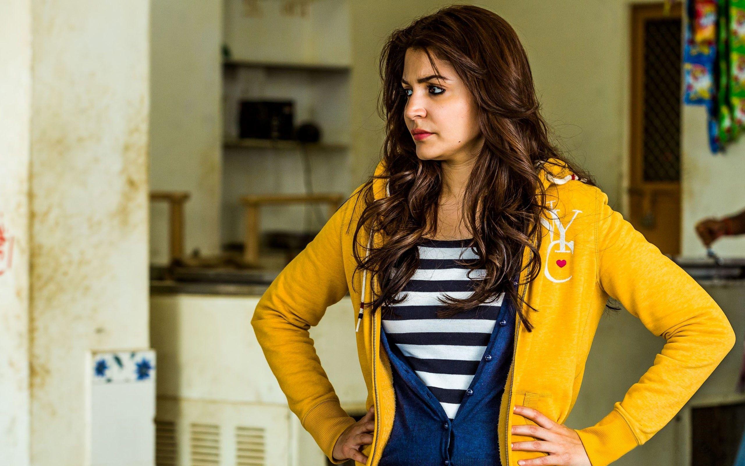 2560x1600 Anushka Sharma HD Wallpaper Background 65545 2560x1600px