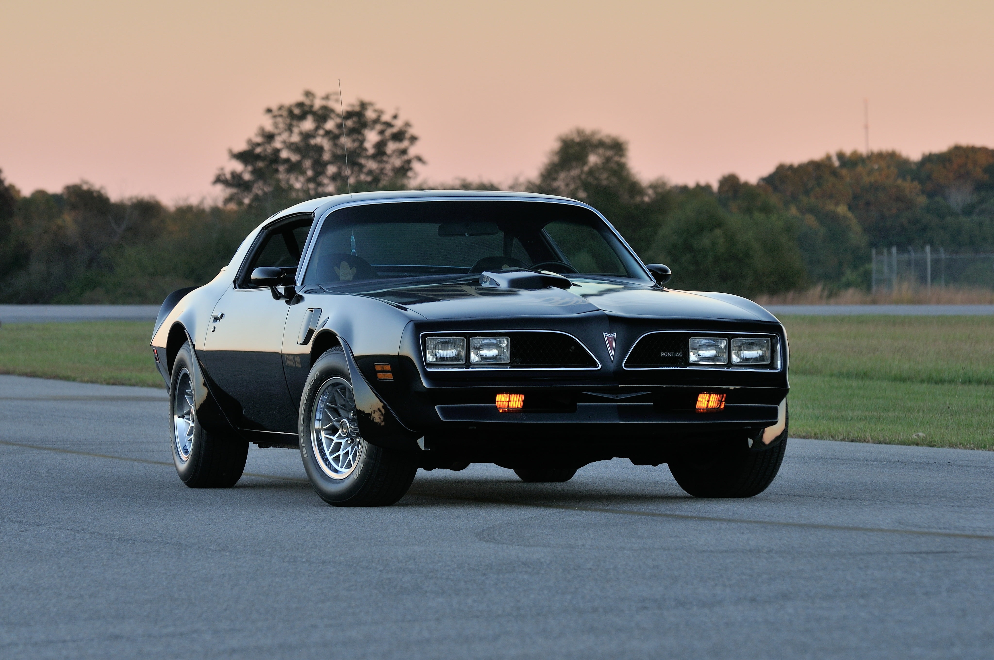 4096x2720 Black Pontiac Trans Am Firebird HD wallpaper