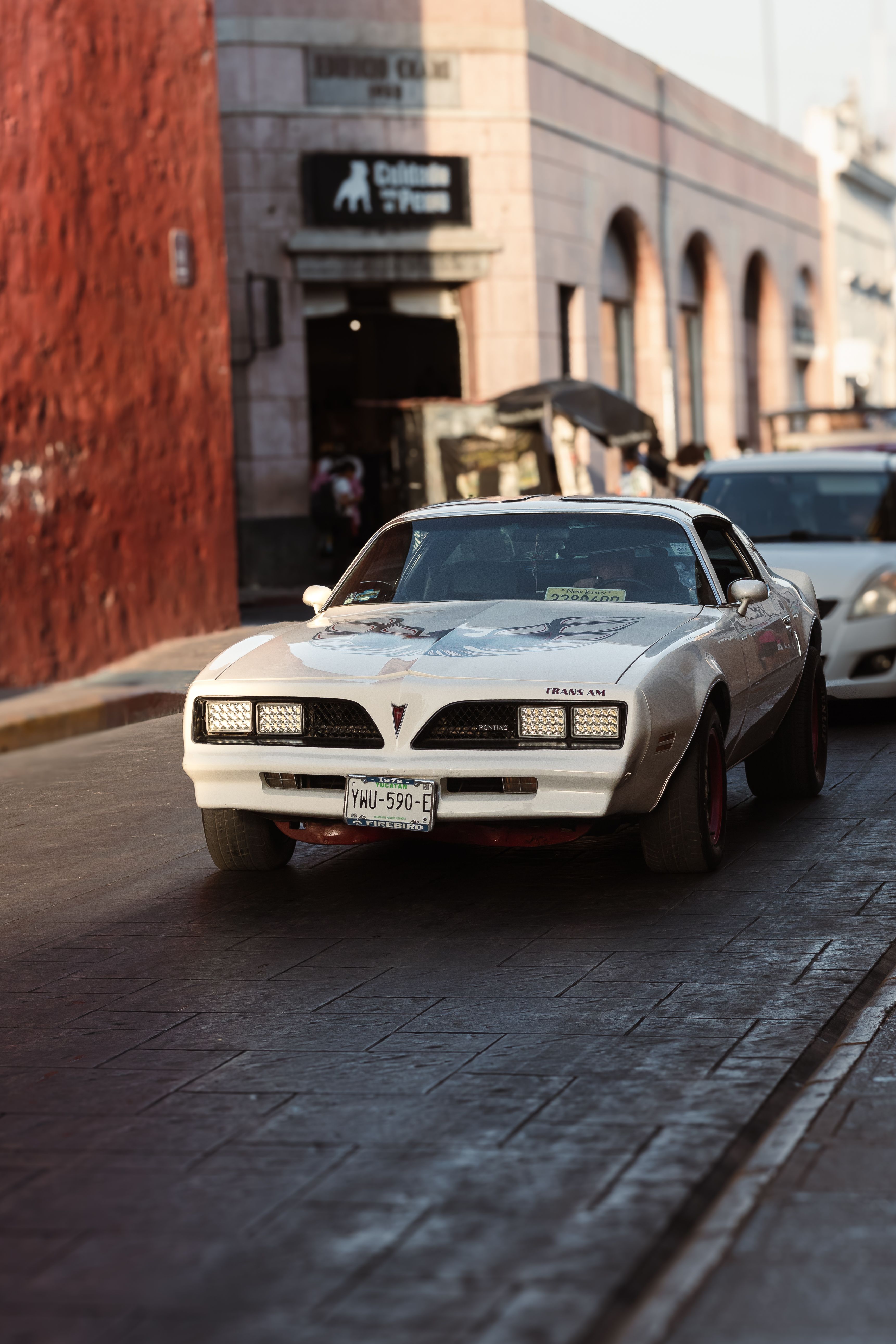 3443x5164 White Pontiac Firebird · Free