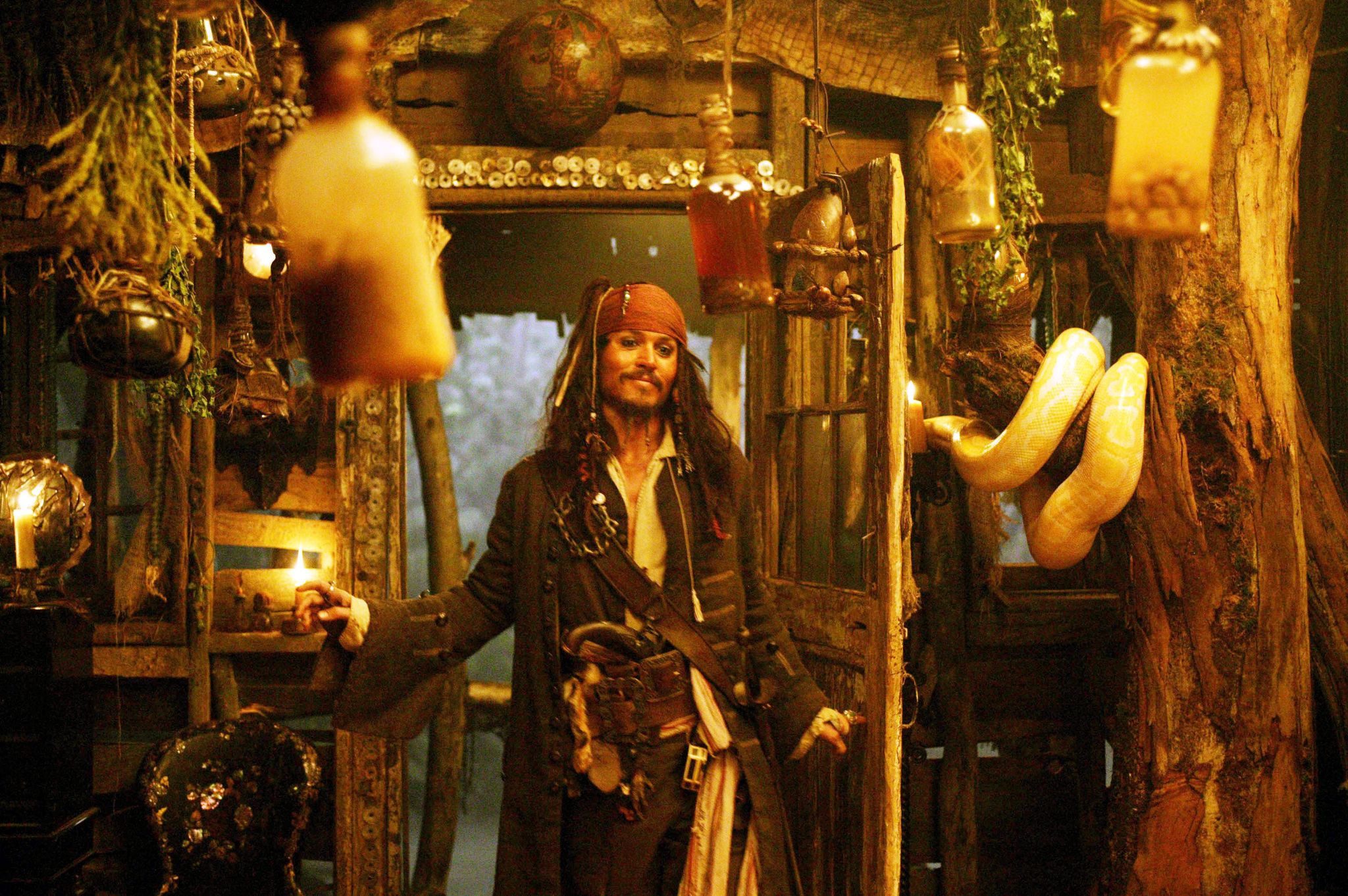 2048x1362 Pirates of the Caribbean: Dead Man's Chest (2006)