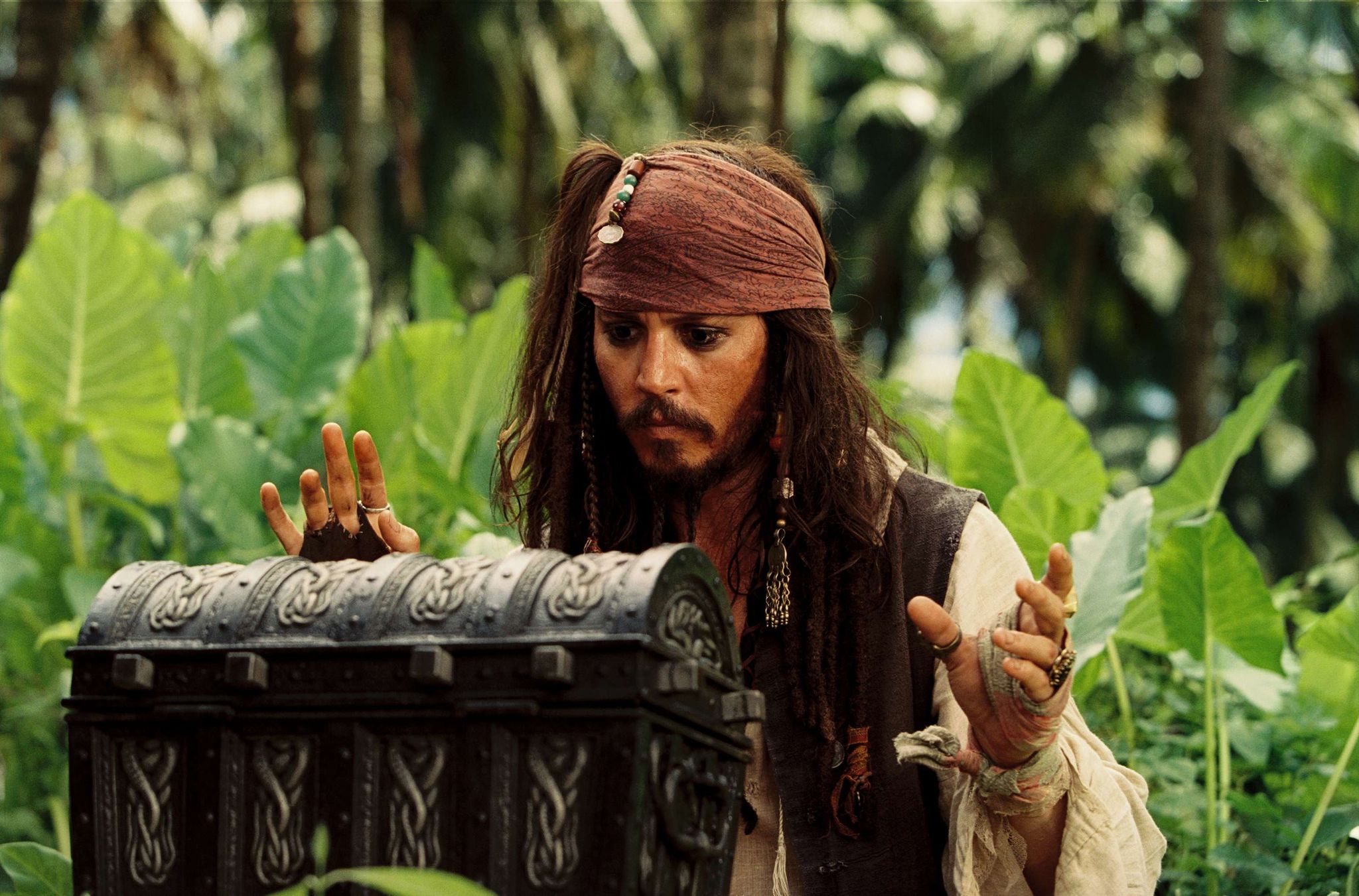 2048x1351 Pirates of the Caribbean: Dead Man's Chest (2006)