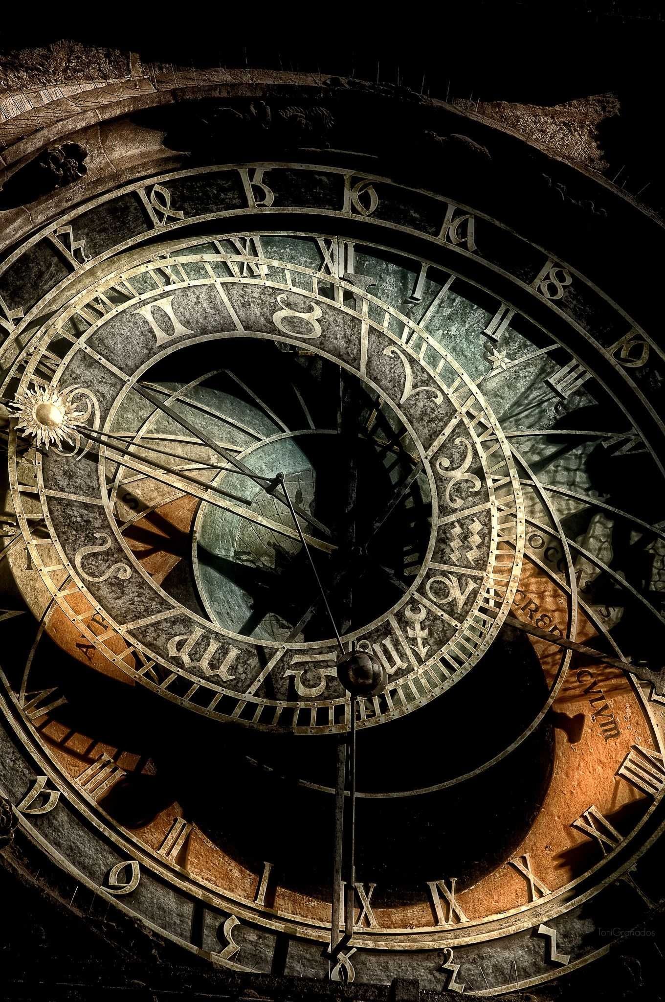 1360x2048 Clock Wallpaper
