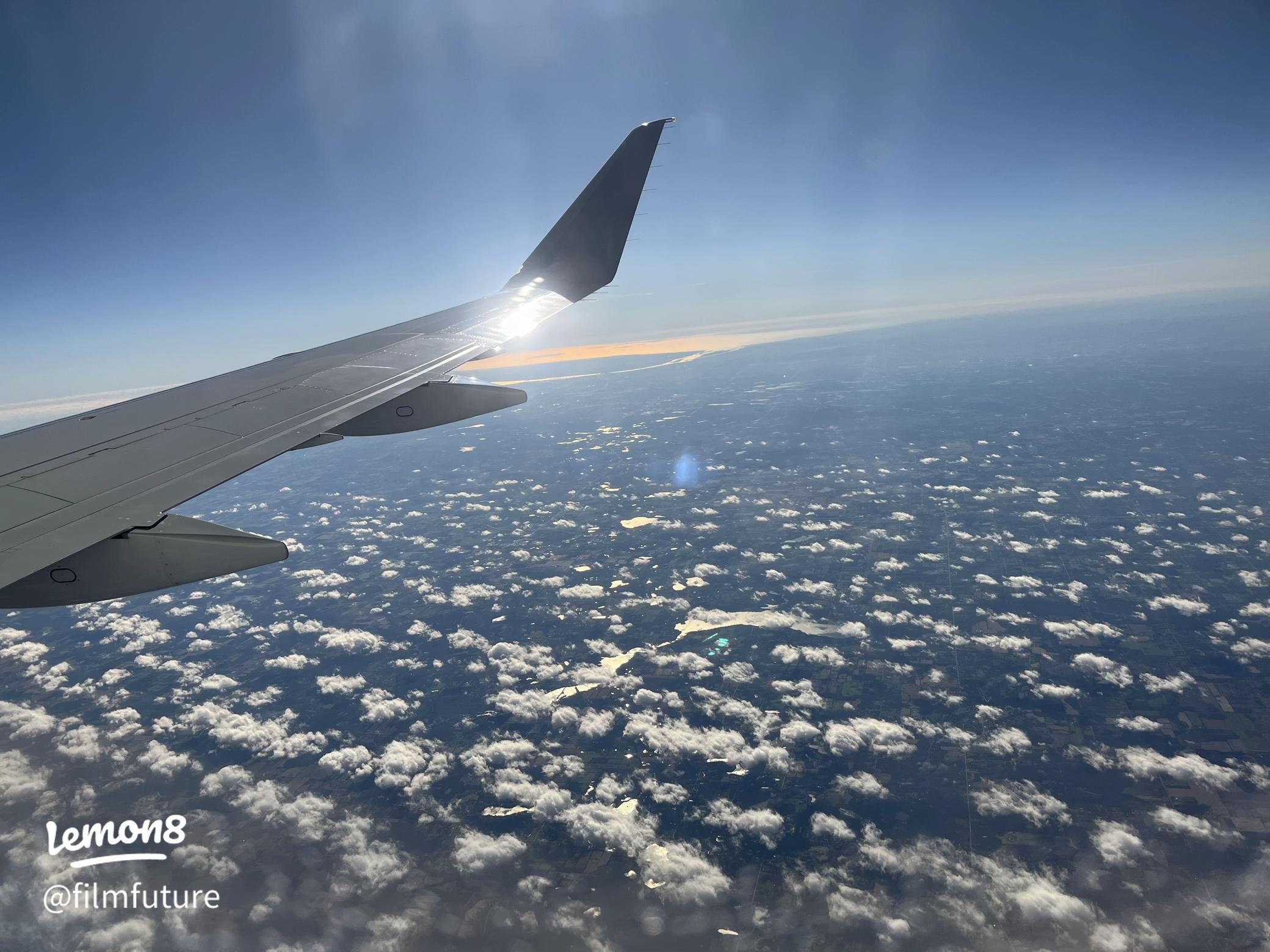 2080x1560 Heavenly Flight: My Breathtaking Airplane Wing View Above Clouds