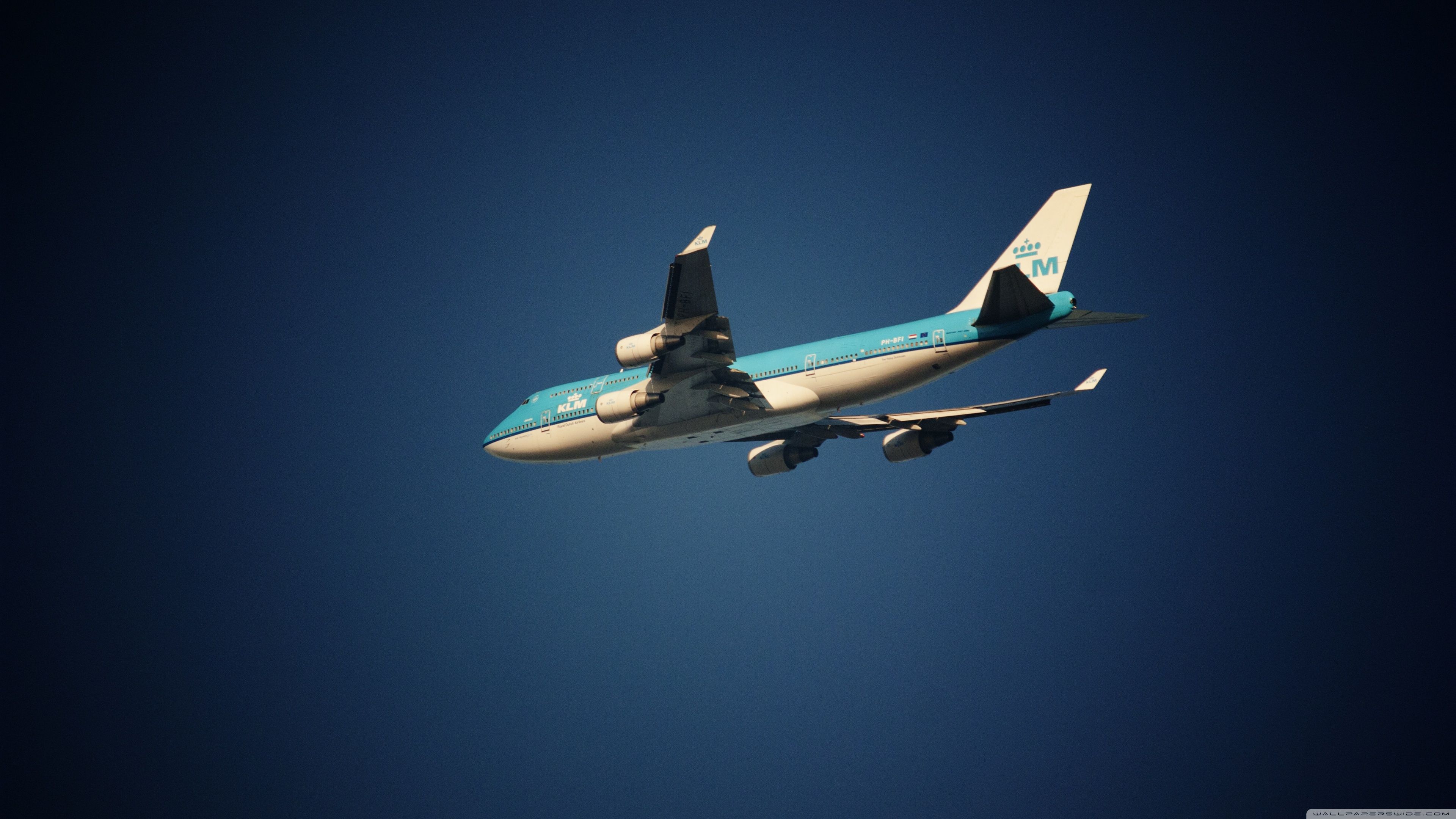 3840x2160 Airplane In The Sky 4K UHD Wallpaper for UltraHD Desktop and TV : Dual Monitor : Smartphone and Tablet Devices