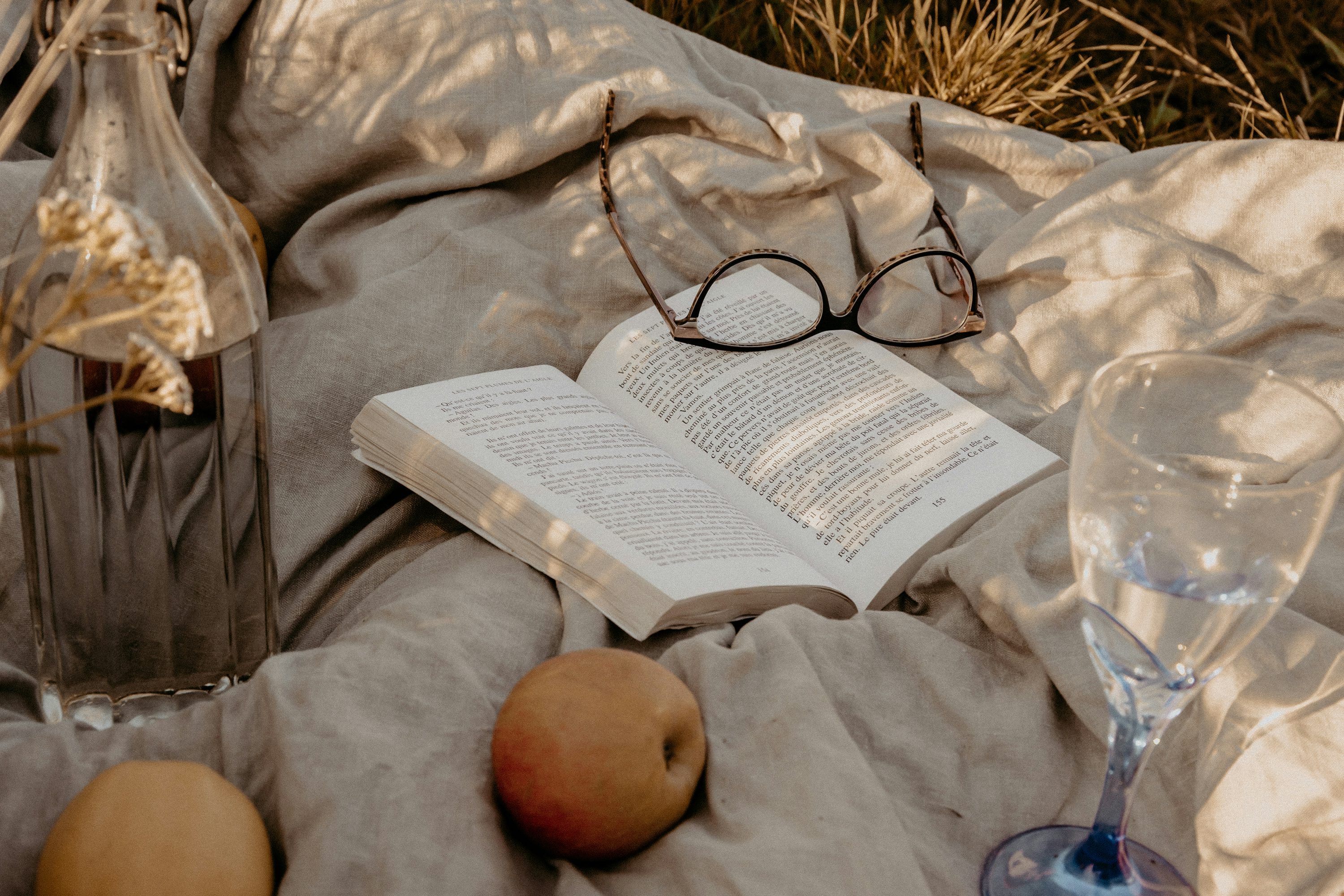 3000x2000 Aesthetic Books Picture. Download Free Image