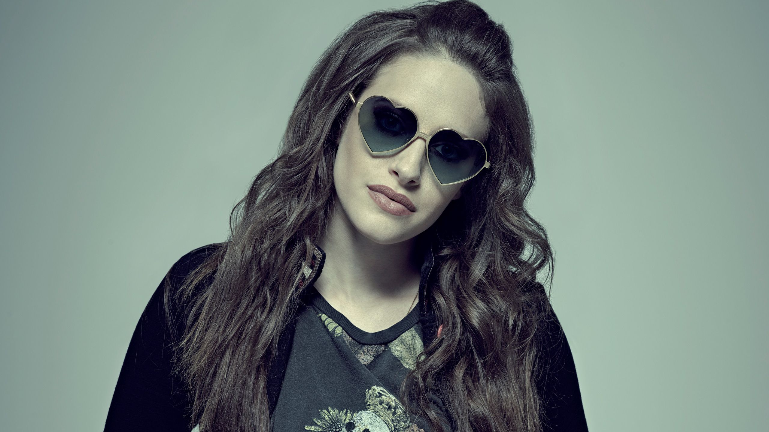 2560x1440 Darlene Alderson Wallpaper