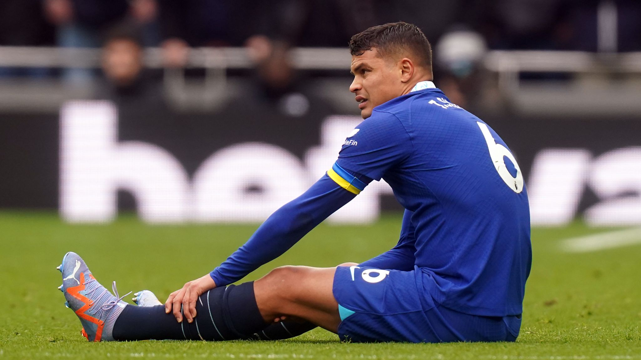2048x1152 Thiago Silva: Chelsea defender ruled out with knee ligament injury after limping off against Tottenham