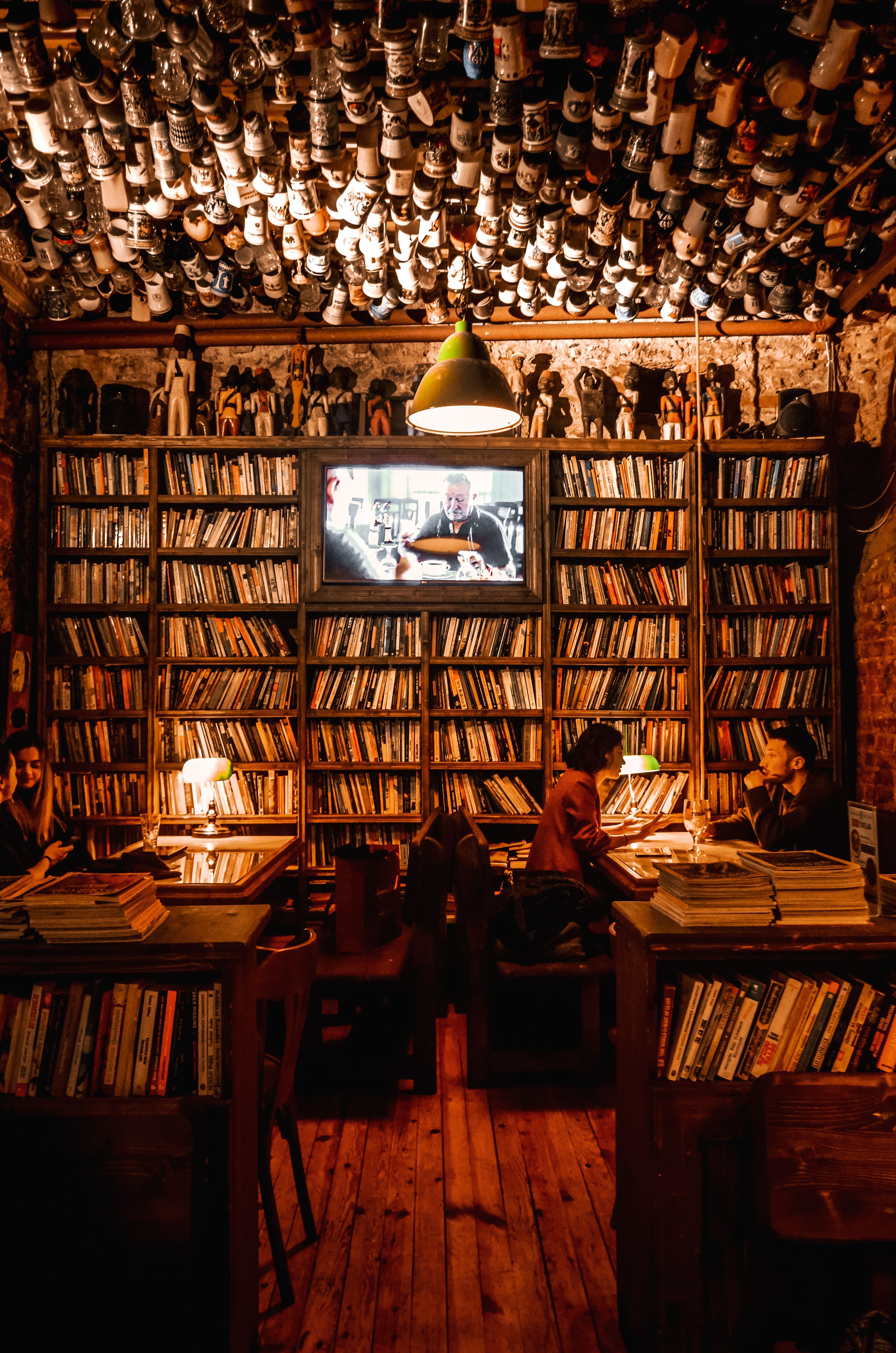 3252x4910 Interior of cozy cafe with bookshelves · Free