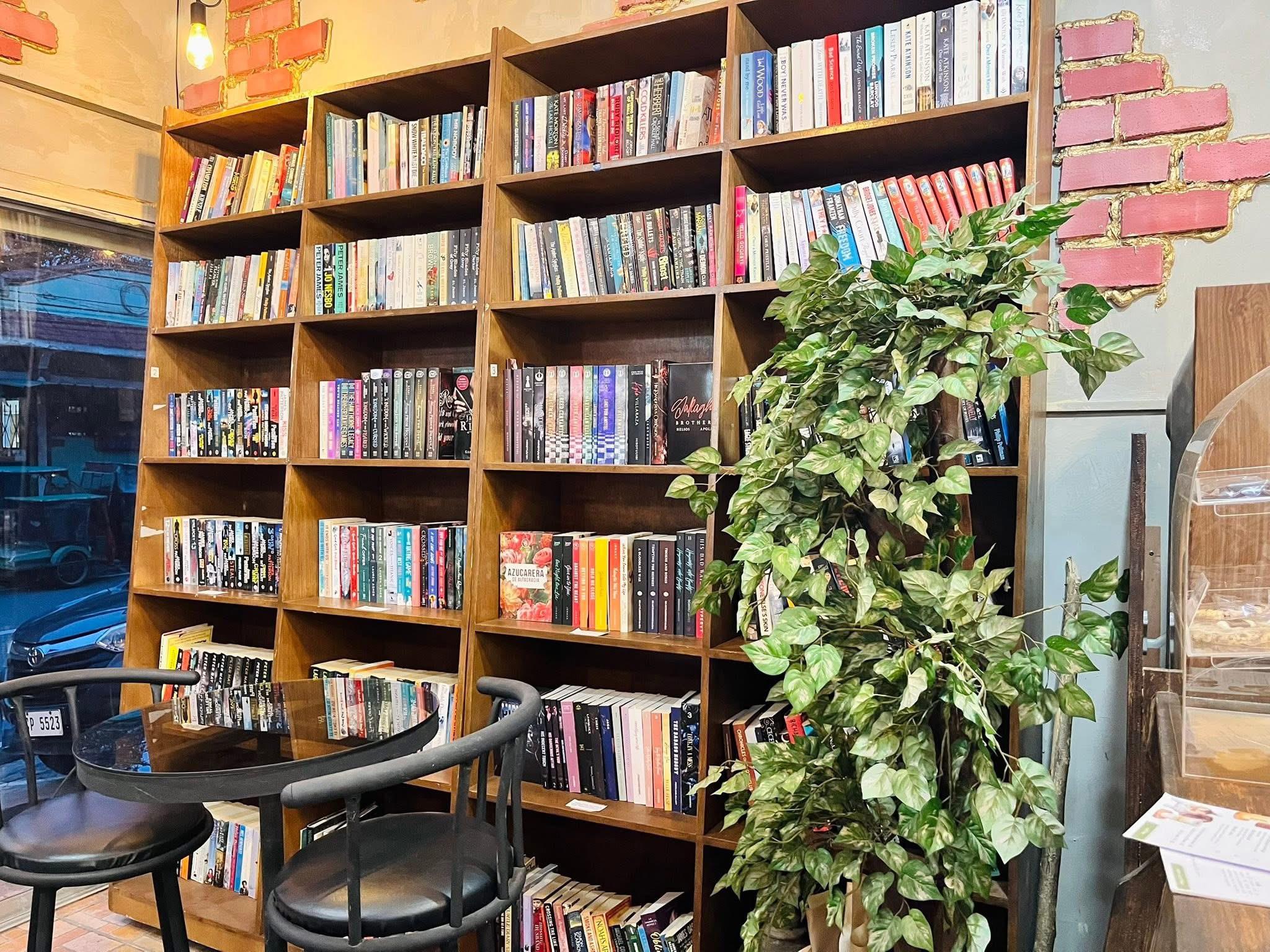 2048x1536 Library café