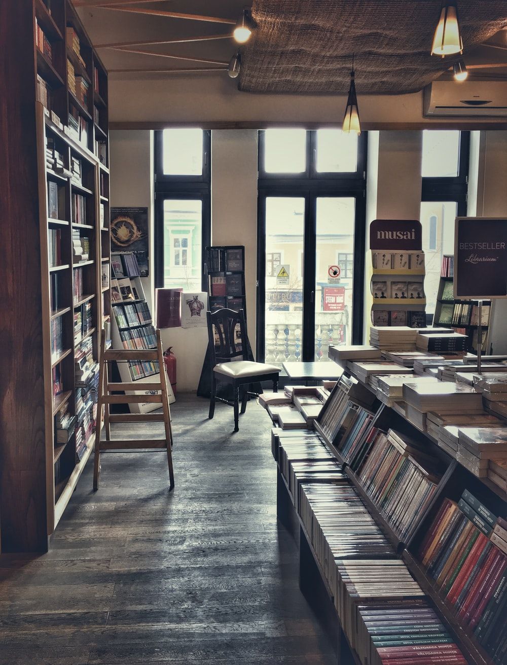 1000x1311 Book Shop Wallpaper
