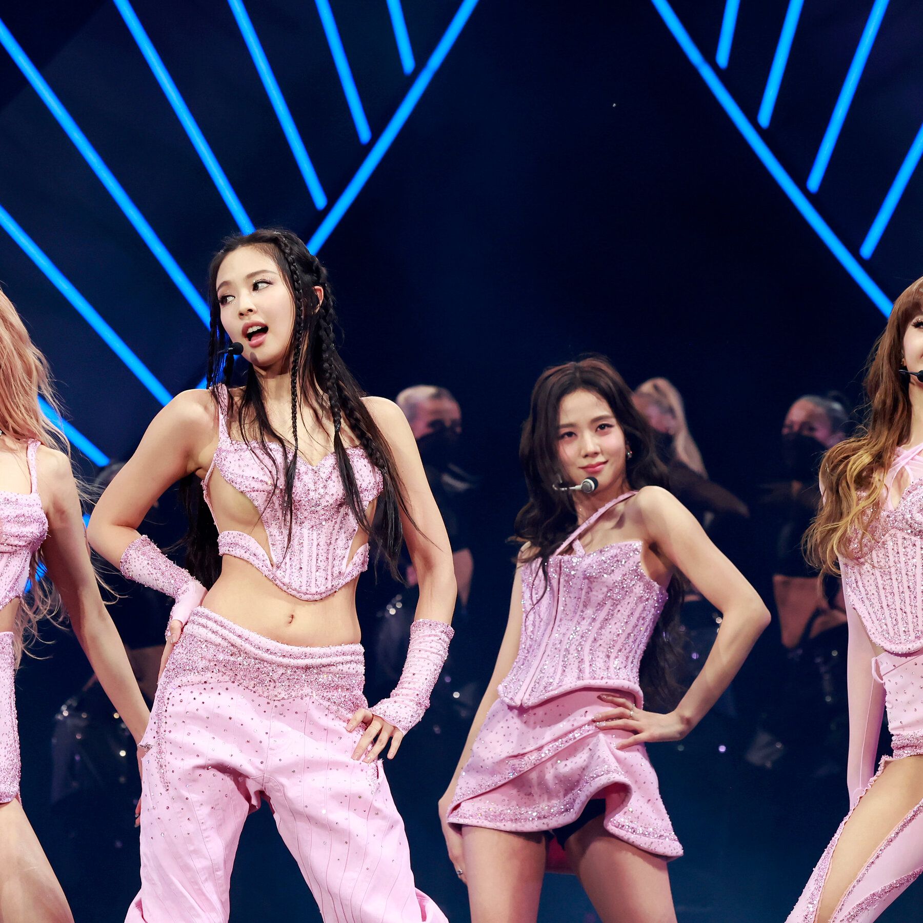 1800x1800 Ahead of World Tour, Blackpink's Members Venture Out On Their Own