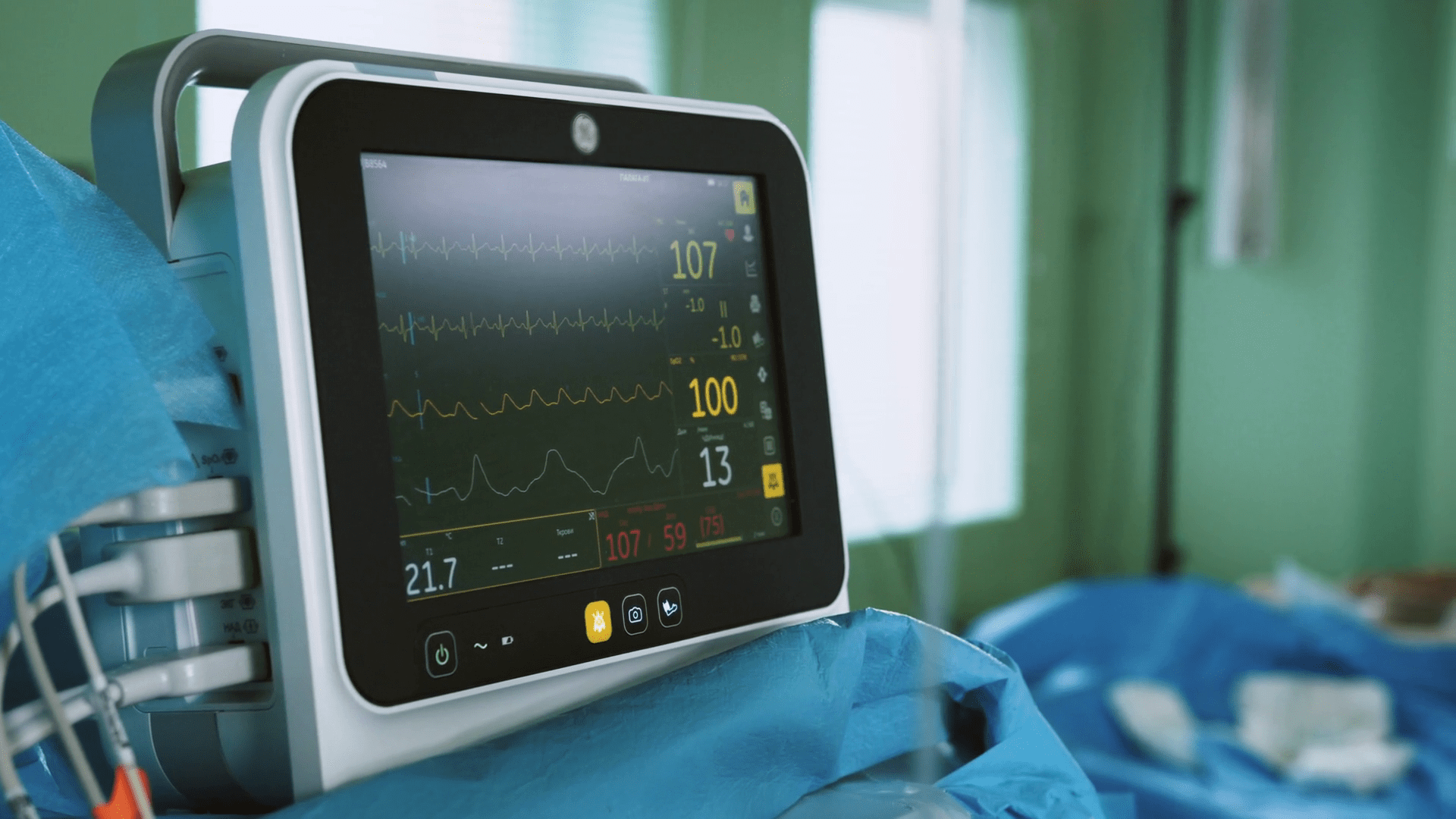 1920x1080 Heart Rate Monitor in Hospital Theater. Medical Vital Signs Monitor Instrument in a Hospital on Anesthesia Surgery Monitor. ECG. Patient