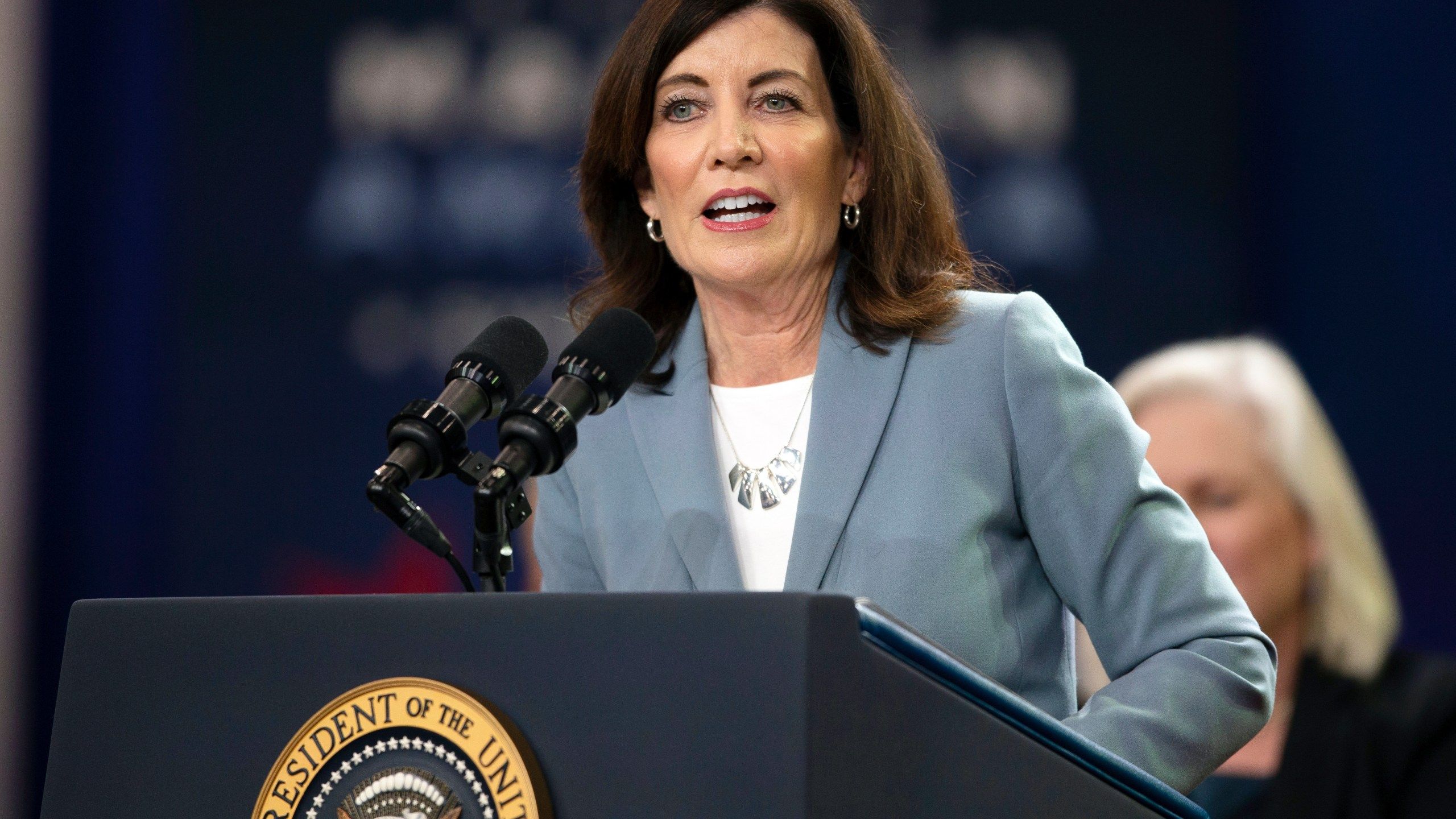 2560x1440 Democrat Kathy Hochul becomes 1st woman elected NY governor
