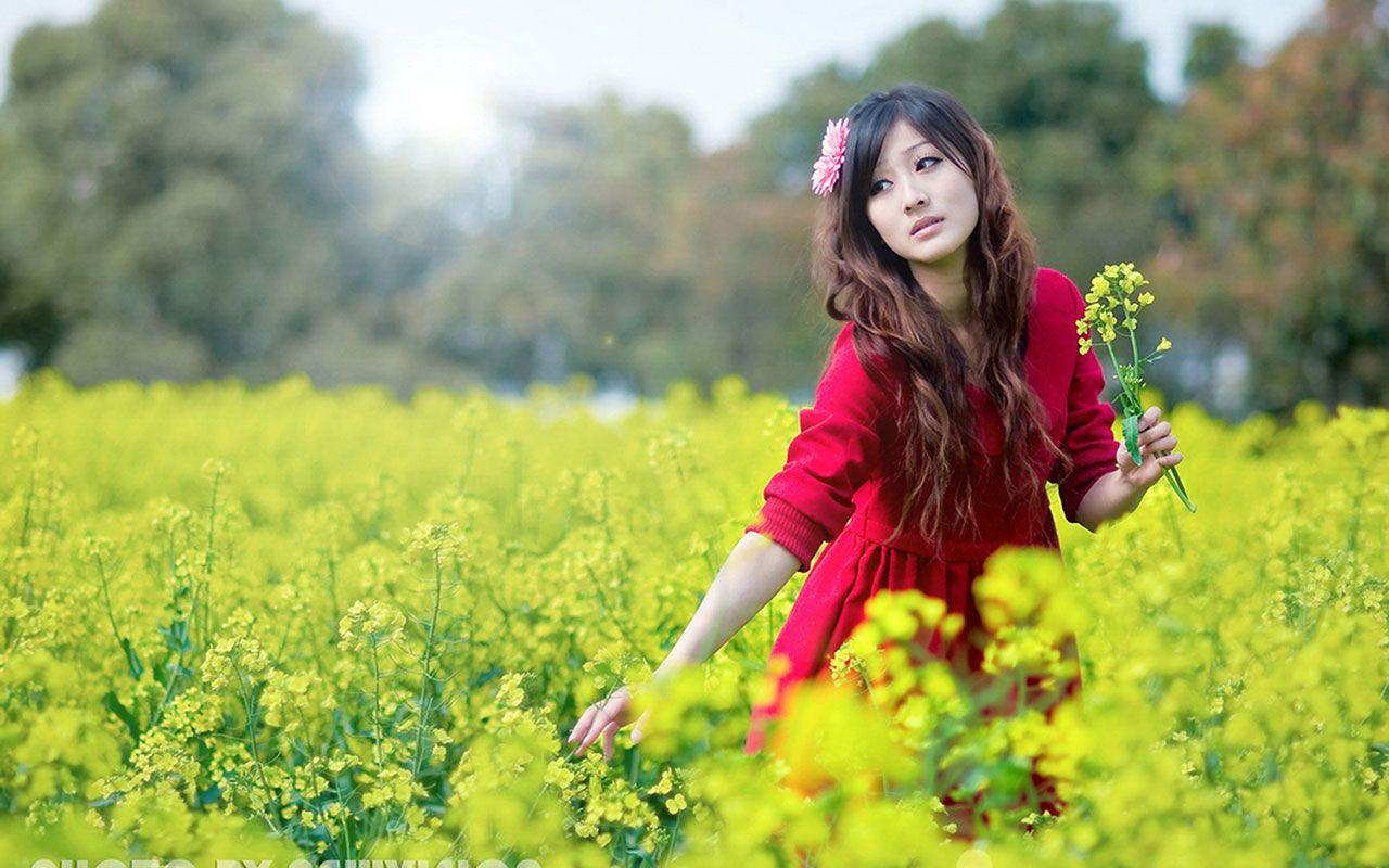 1280x800 Beautiful Girls With Flowers Wallpaper