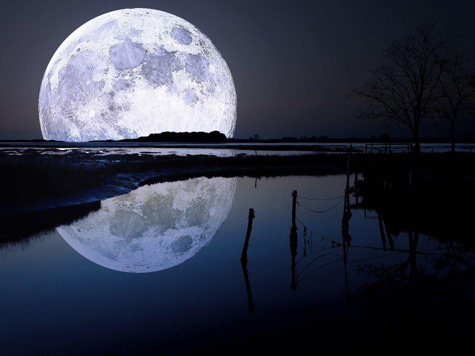 1600x1200 Moon In Water HD Wallpaper. Fog HD Wallpaper