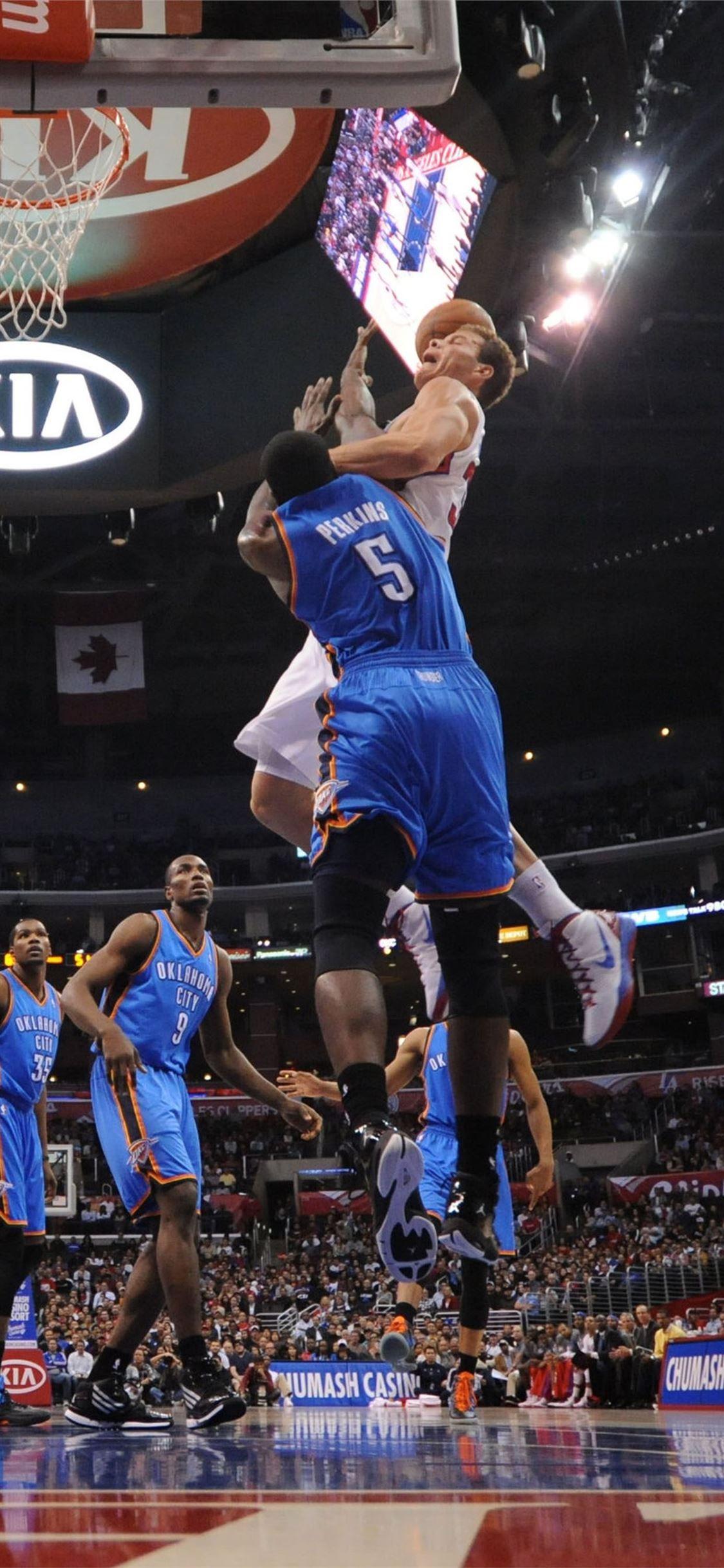 1125x2436 Blake Griffin iPhone 11 Wallpaper Free Download