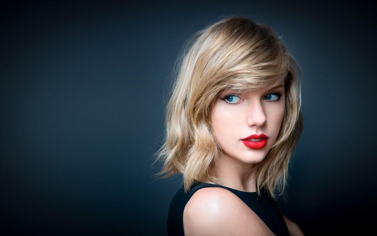 1200x750 Taylor Swift Hot Bikini Photohoot 2017