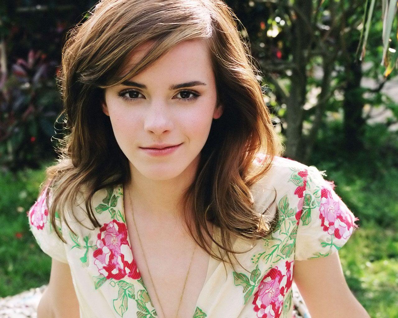 1280x1024 Watch Emma Watson Laugh in Embarrassment after Seeing a Harry Potter Scene in Jimmy Kimmel Live!