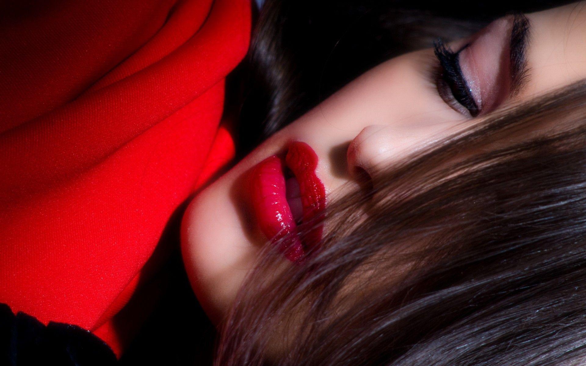 1920x1200 Woman in Red