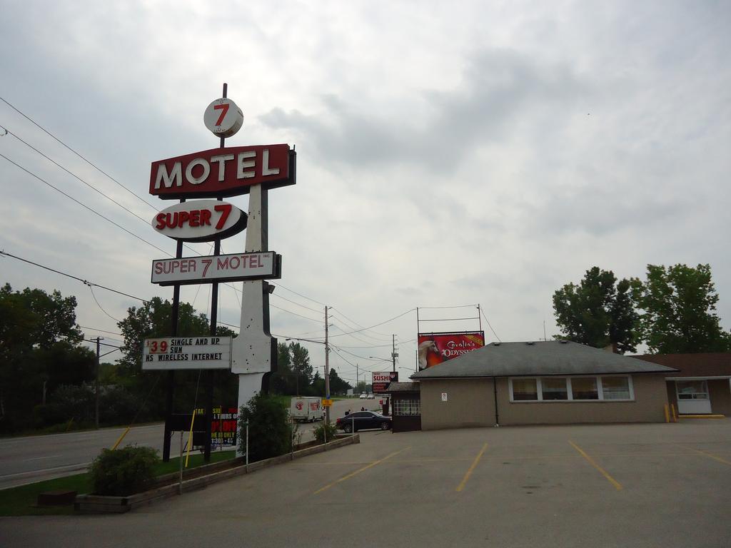 1024x768 Super 7 Motel London, Canada