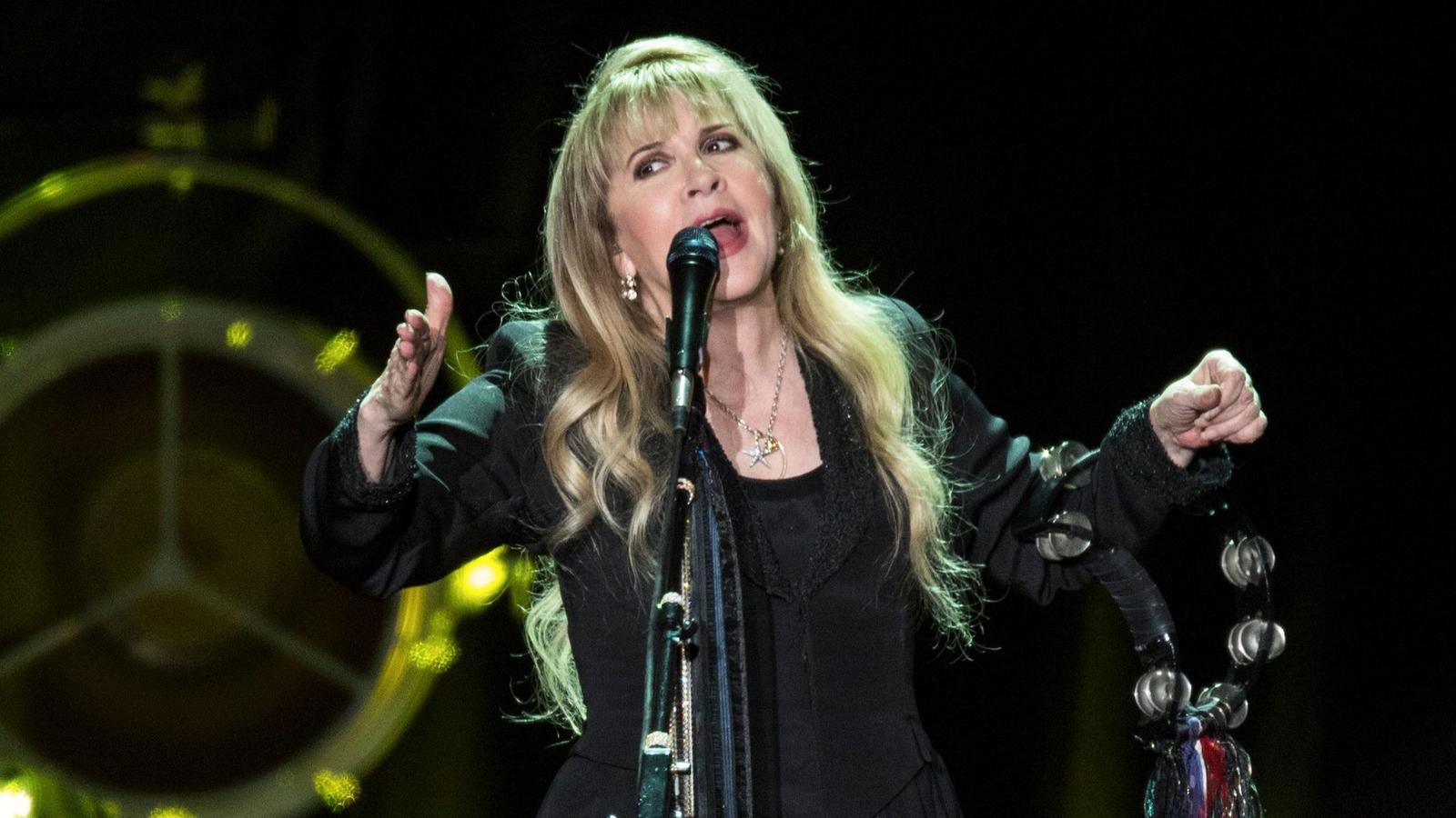 1600x900 Stevie Nicks opens a 'gothic trunk' of lost songs at the Forum