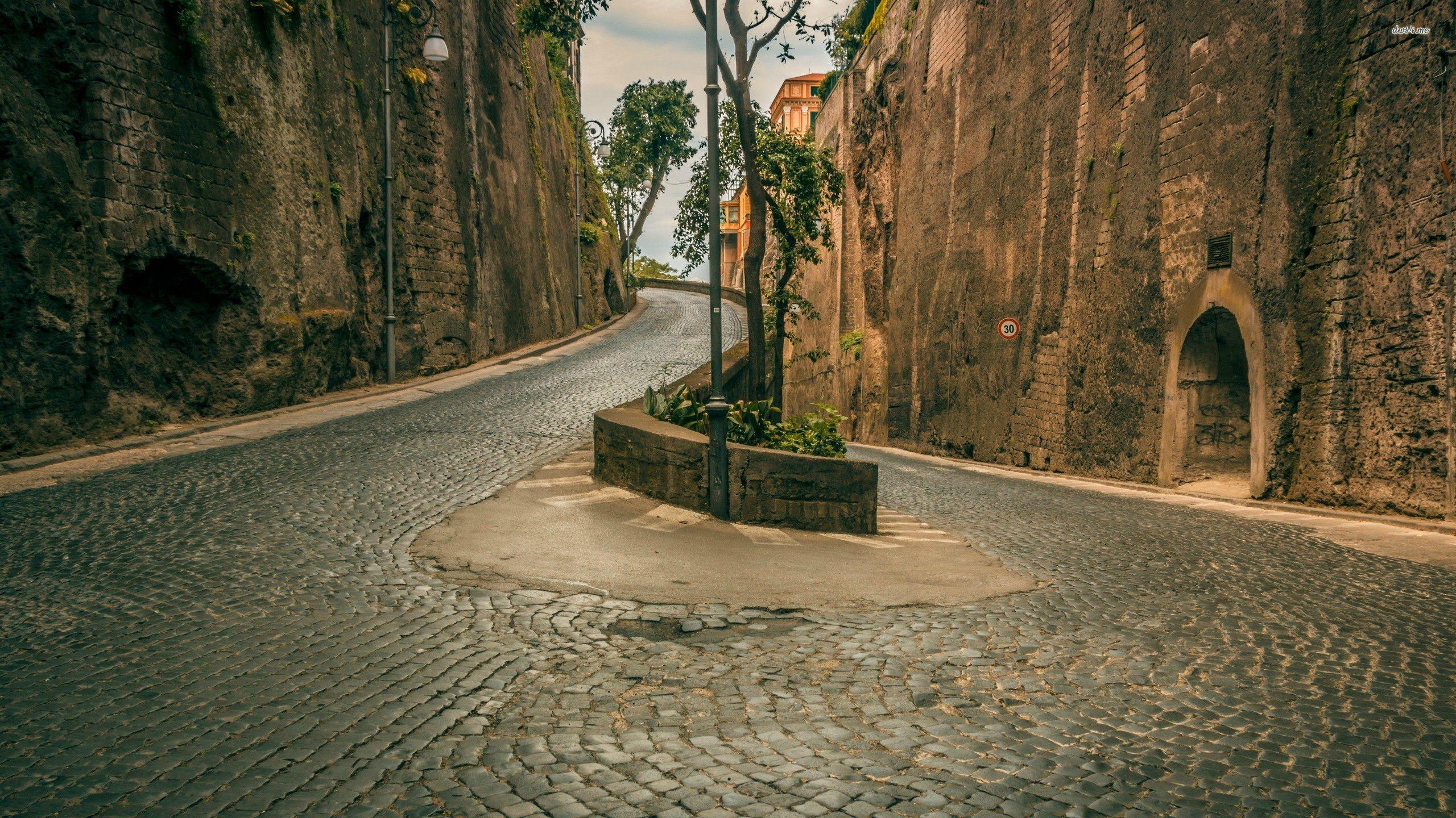 2560x1440 Cobblestone street, Sorrento, Italy [2560x1440]